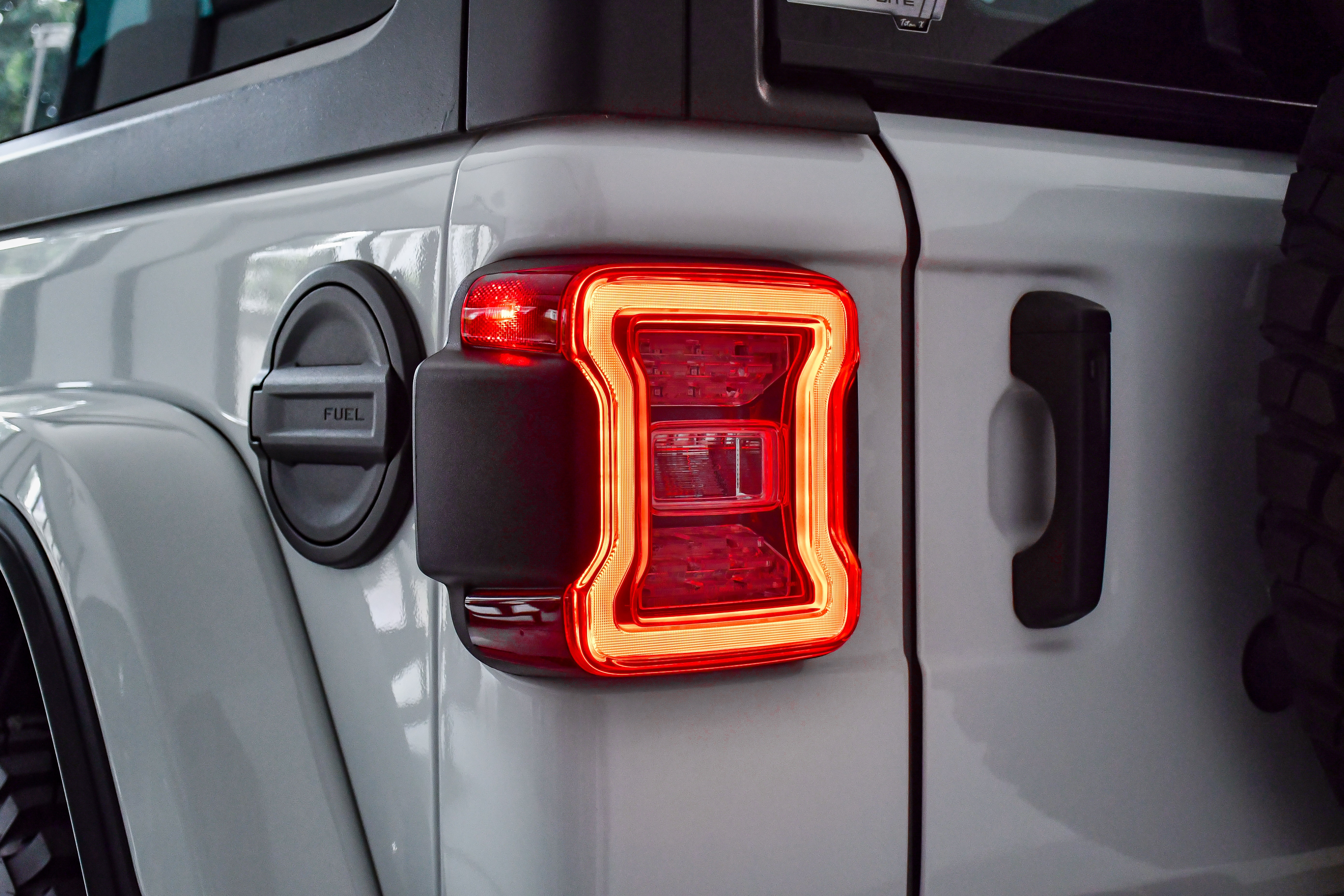 Jeep Wrangler Rubicon 2 cua anh 8