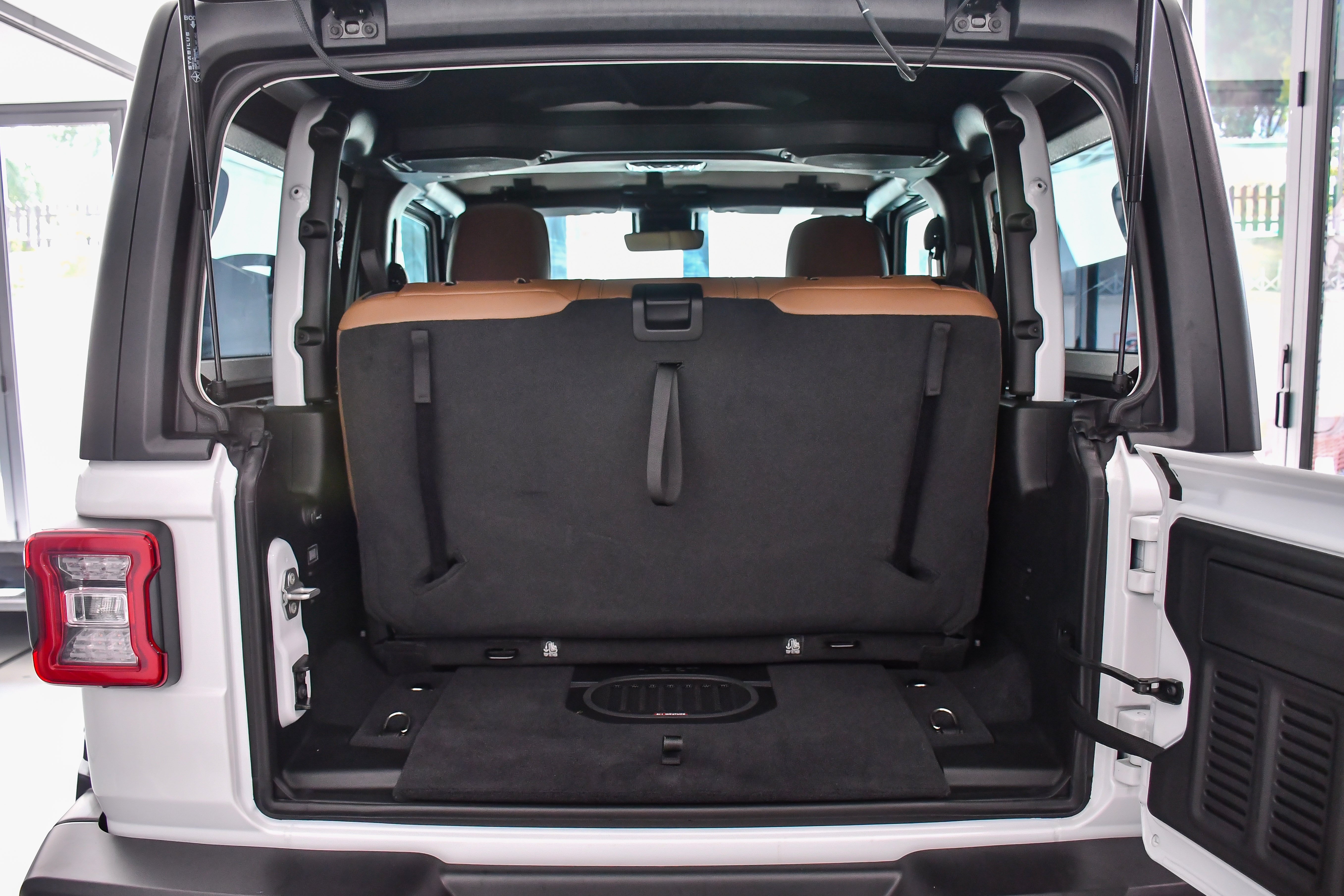 Jeep Wrangler Rubicon 2 cua anh 11