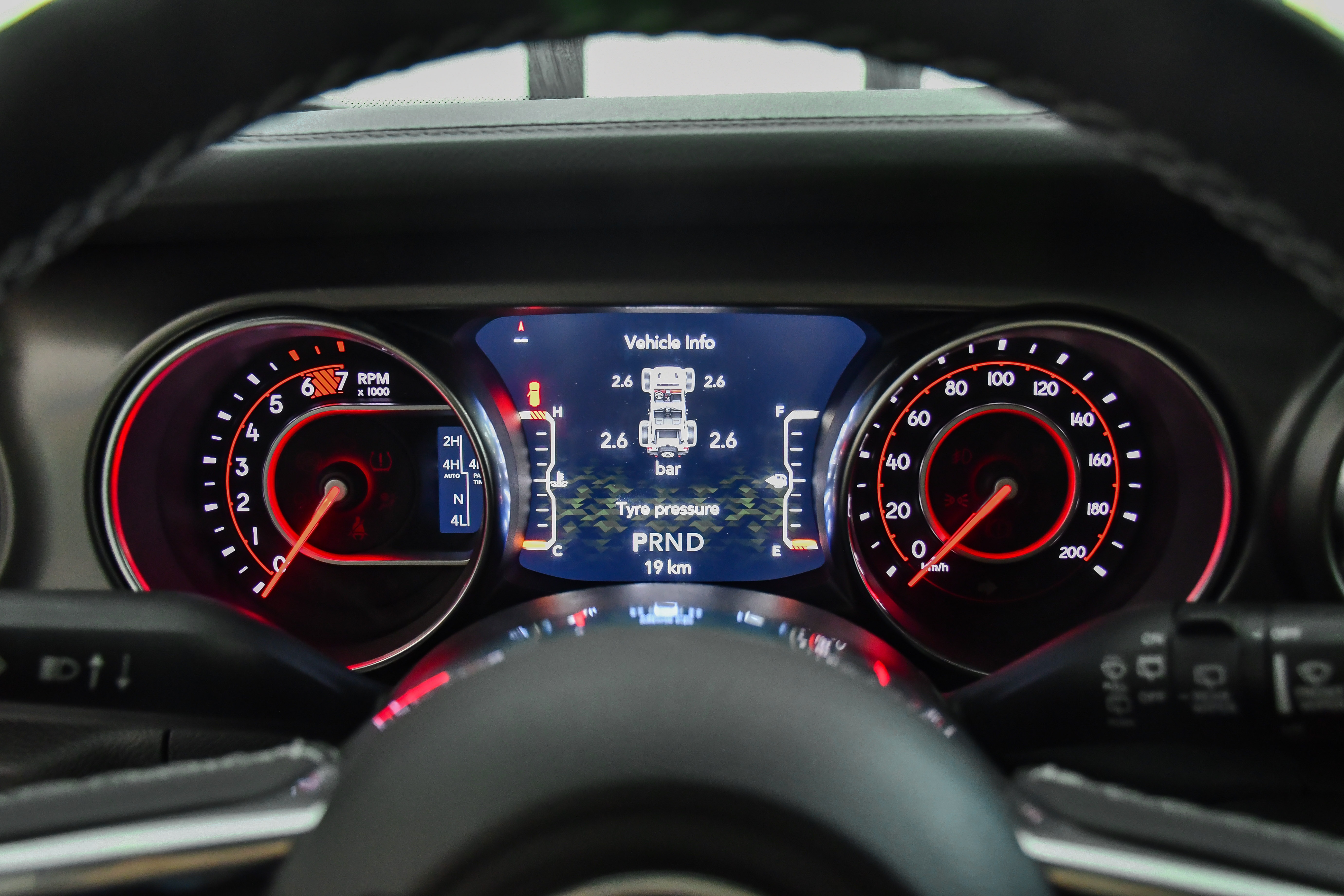 Jeep Wrangler Rubicon 2 cua anh 19