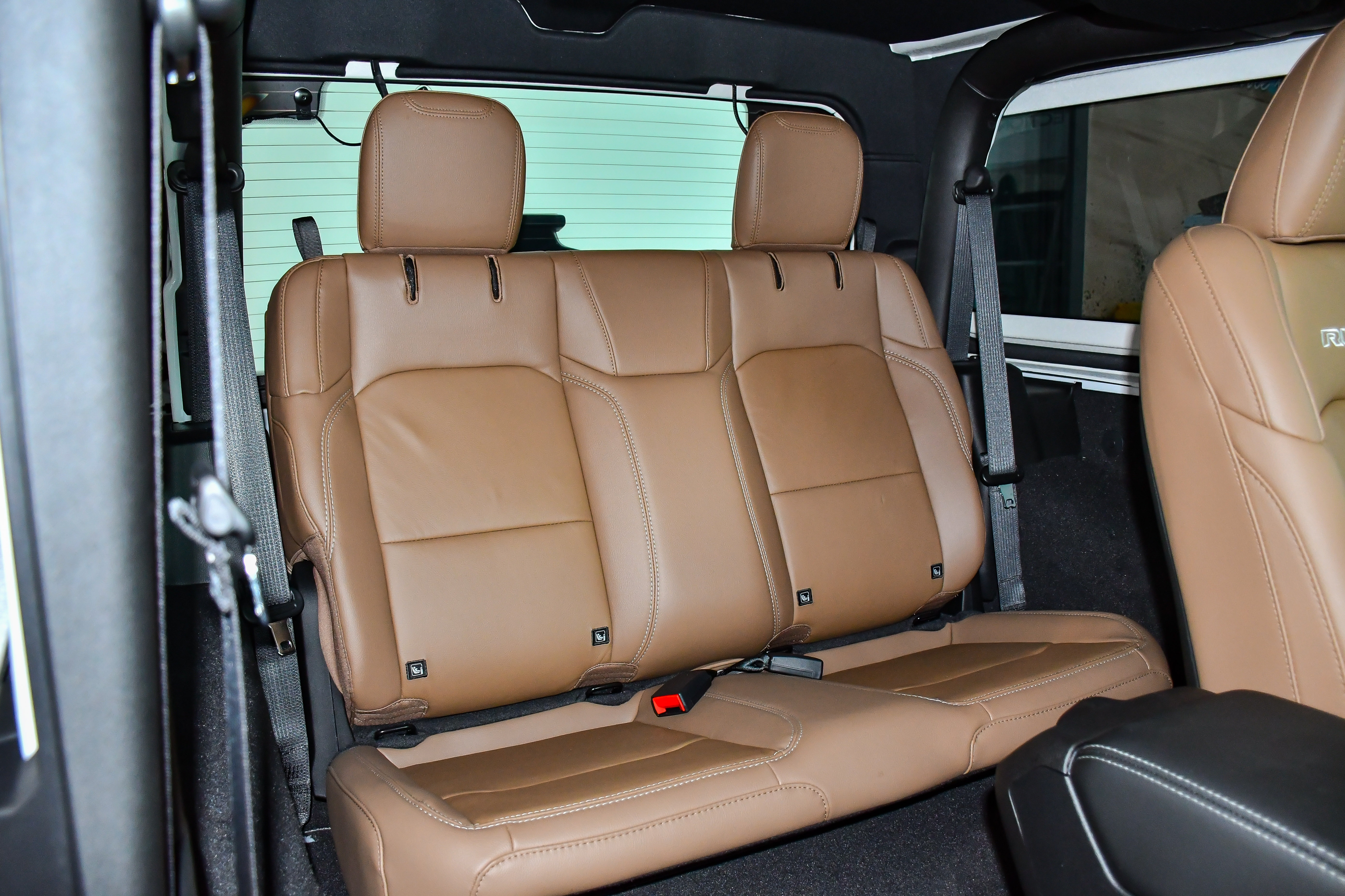 Jeep Wrangler Rubicon 2 cua anh 14