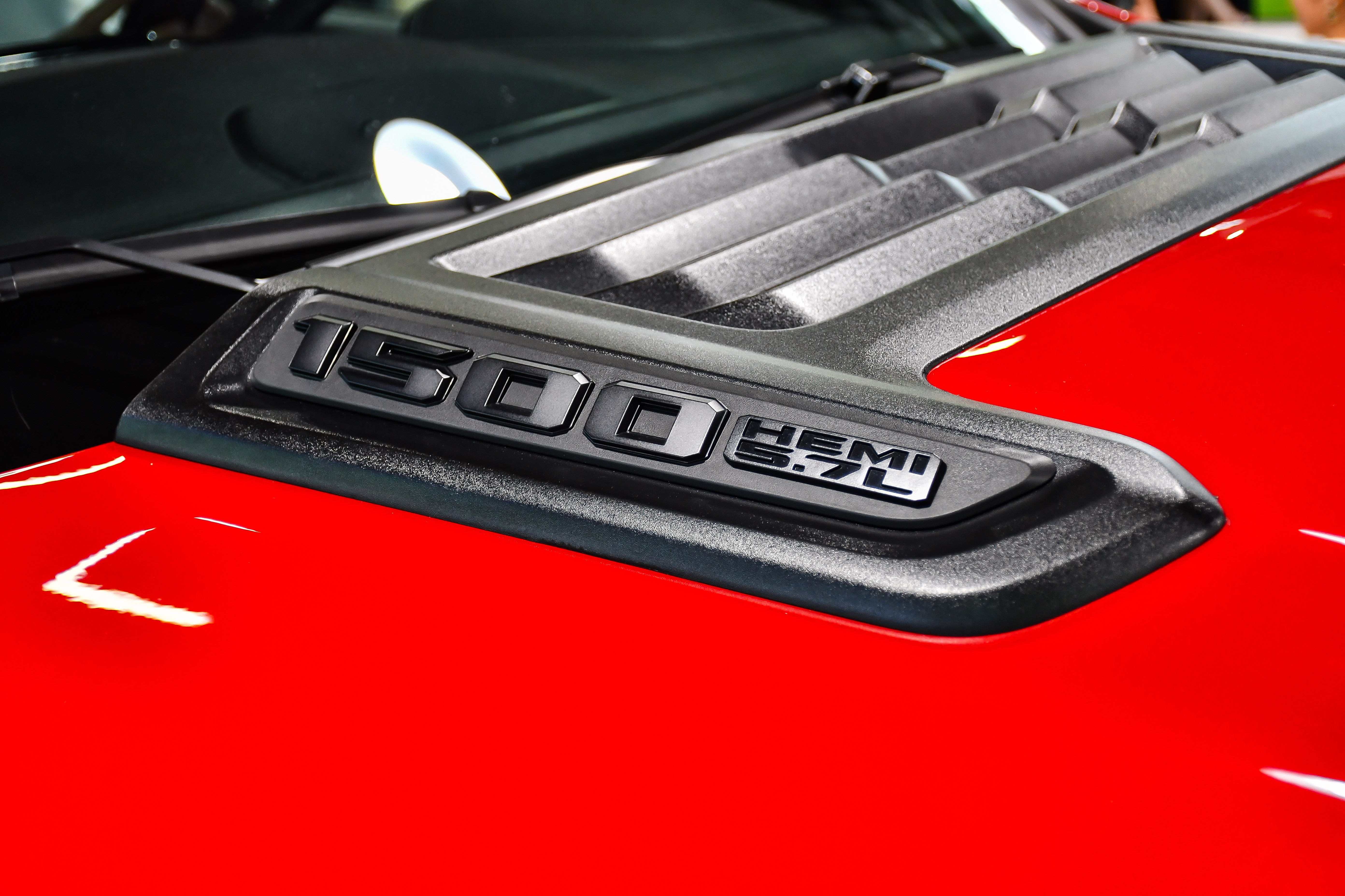 RAM 1500 Laramie Night Edition anh 9