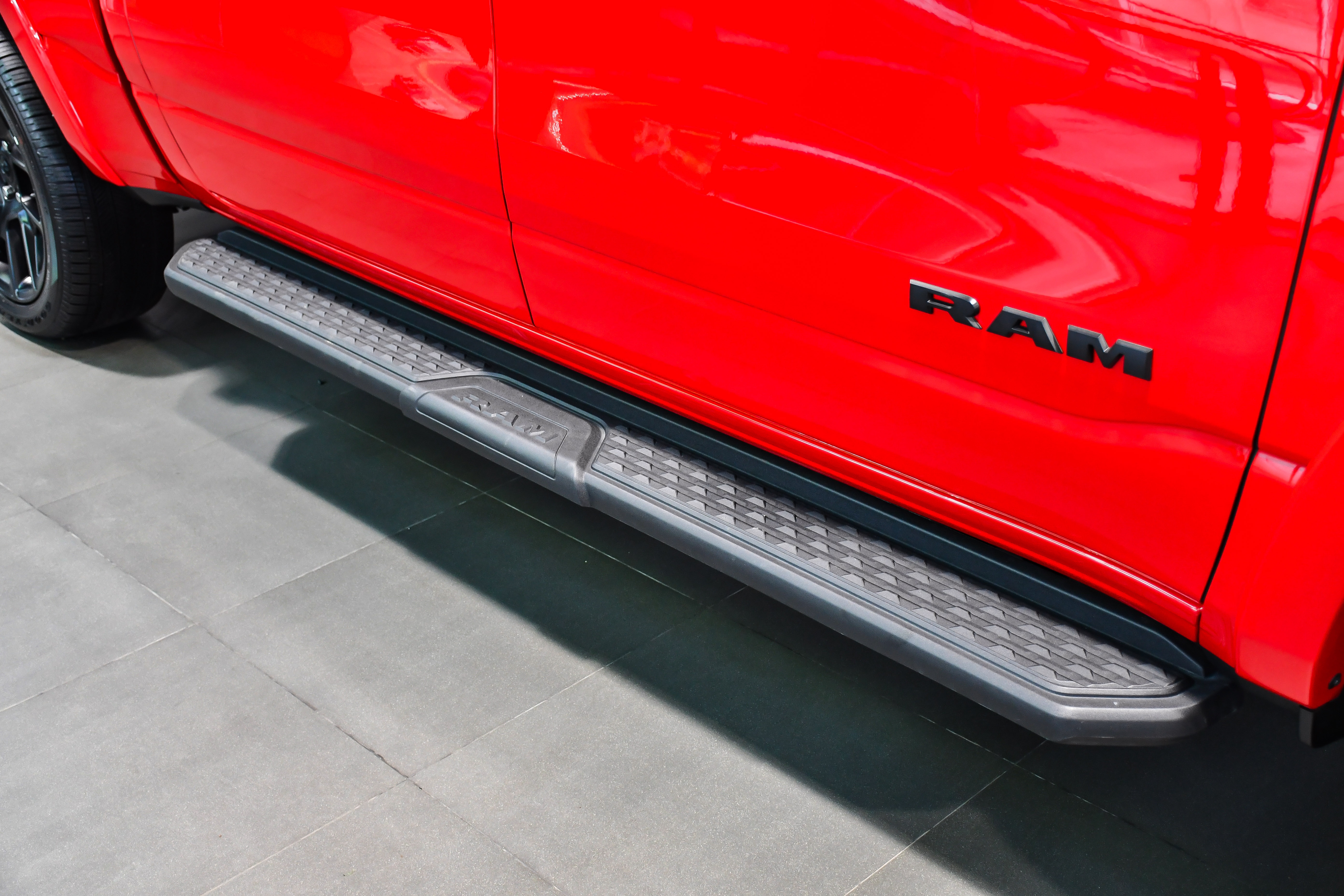 RAM 1500 Laramie Night Edition anh 10