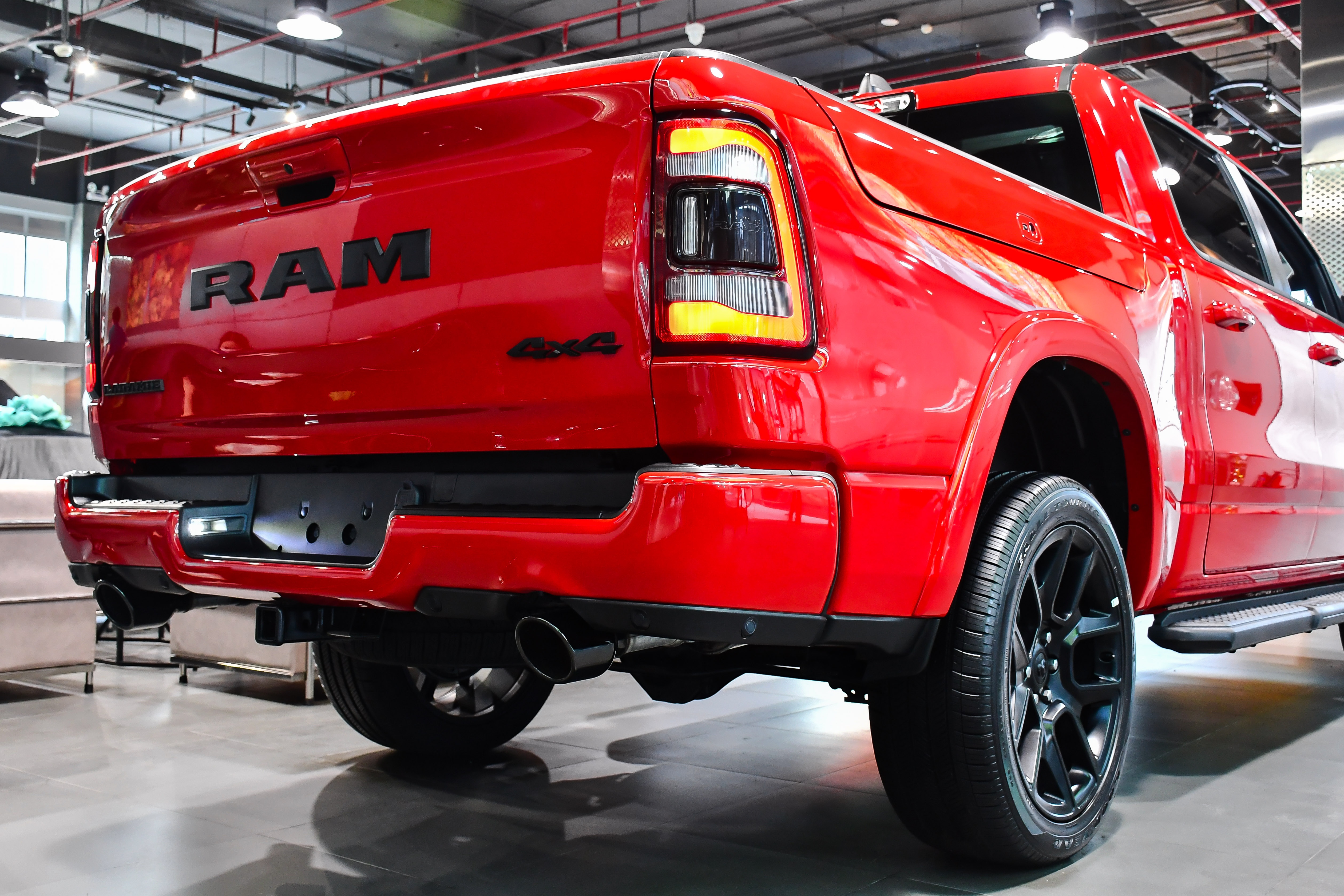 RAM 1500 Laramie Night Edition anh 8