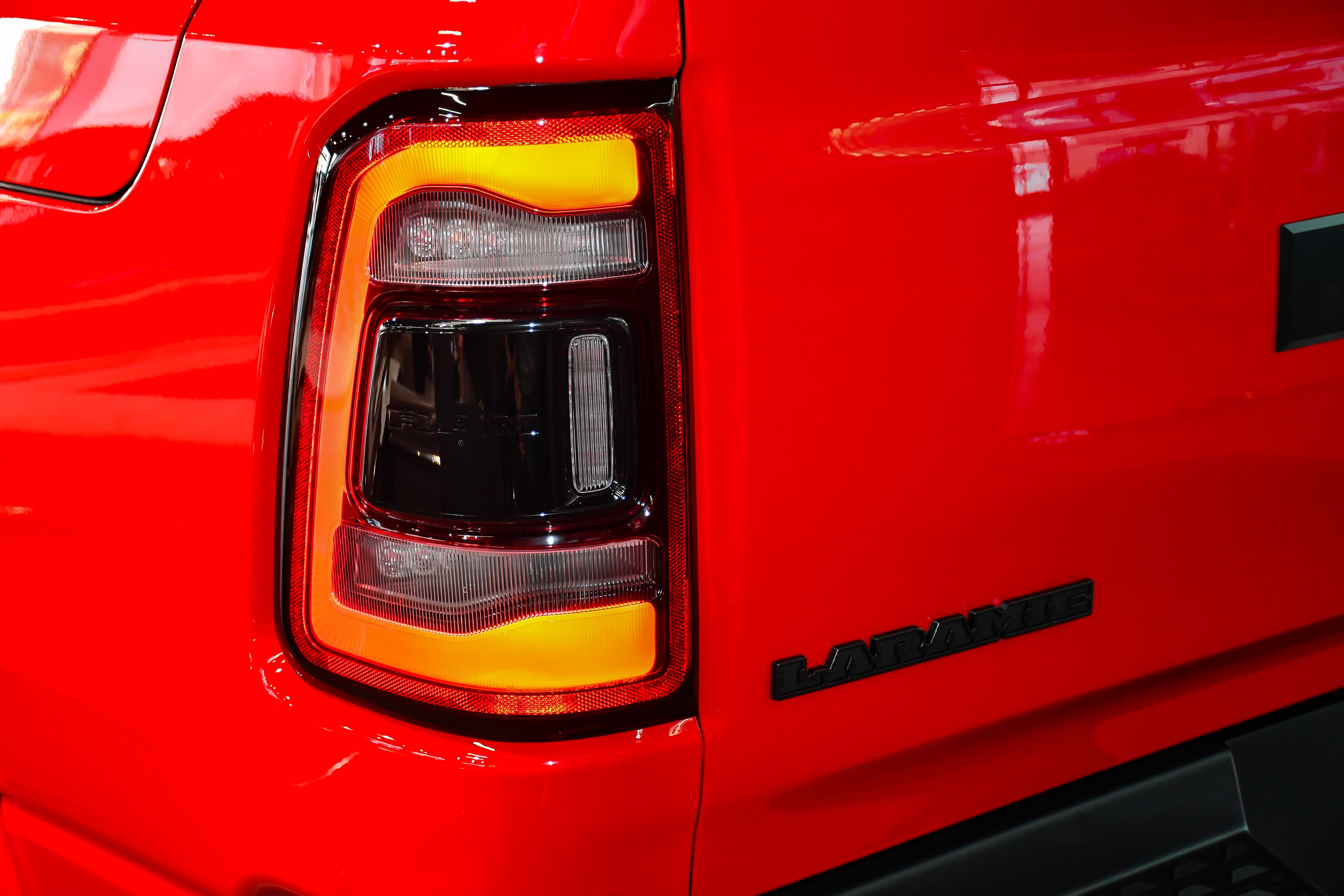 RAM 1500 Laramie Night Edition anh 12