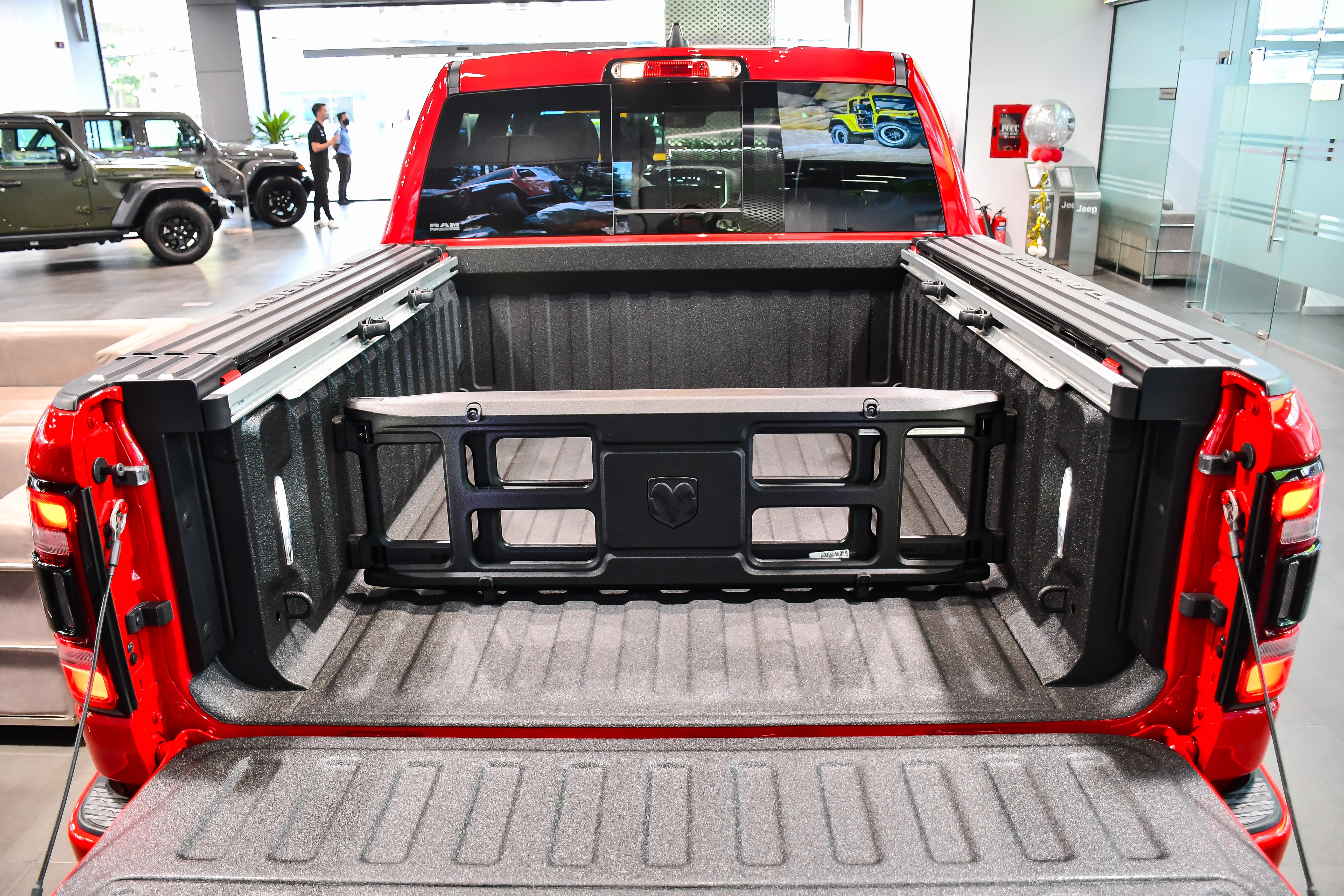 RAM 1500 Laramie Night Edition anh 14