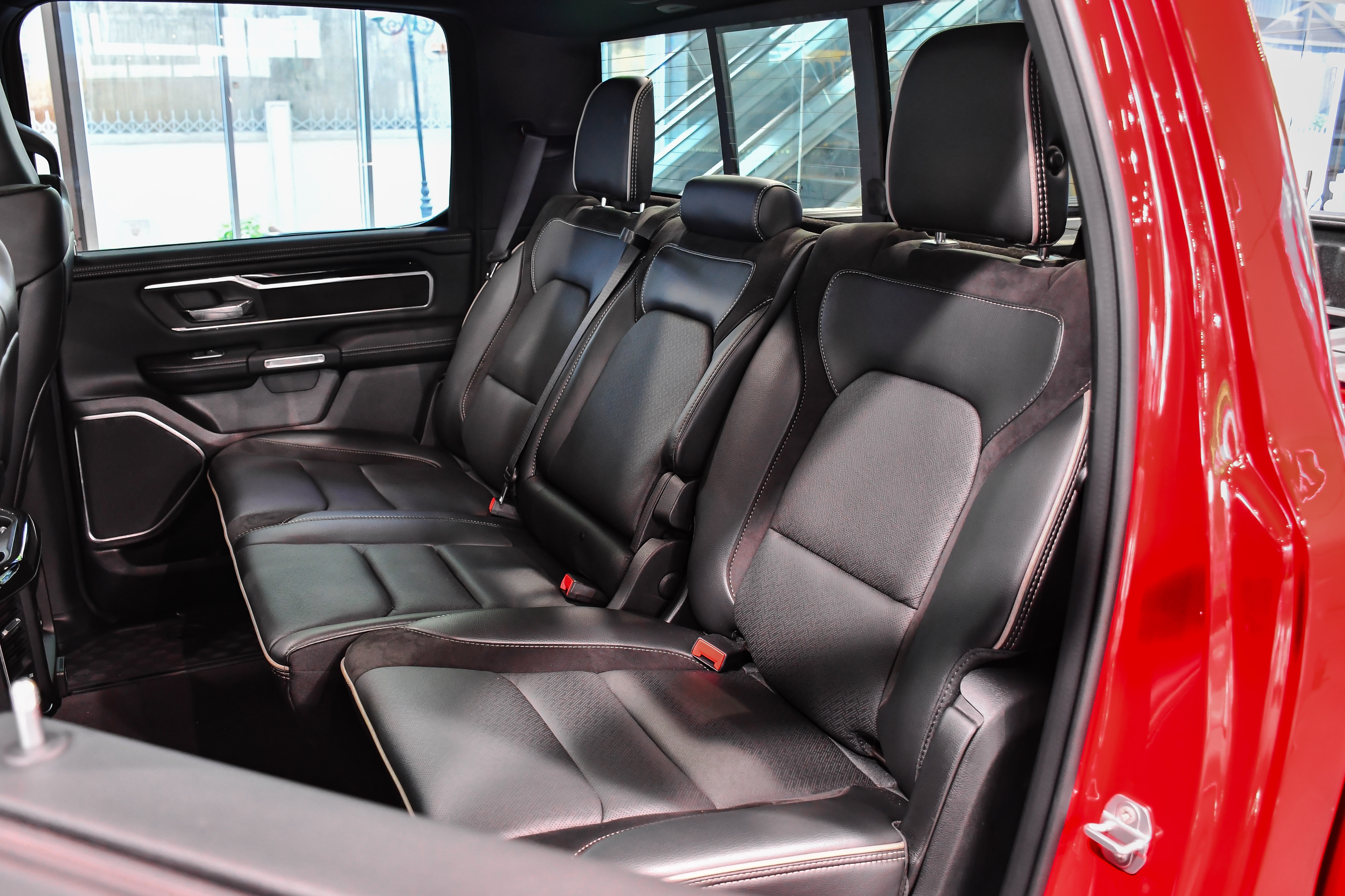 RAM 1500 Laramie Night Edition anh 18