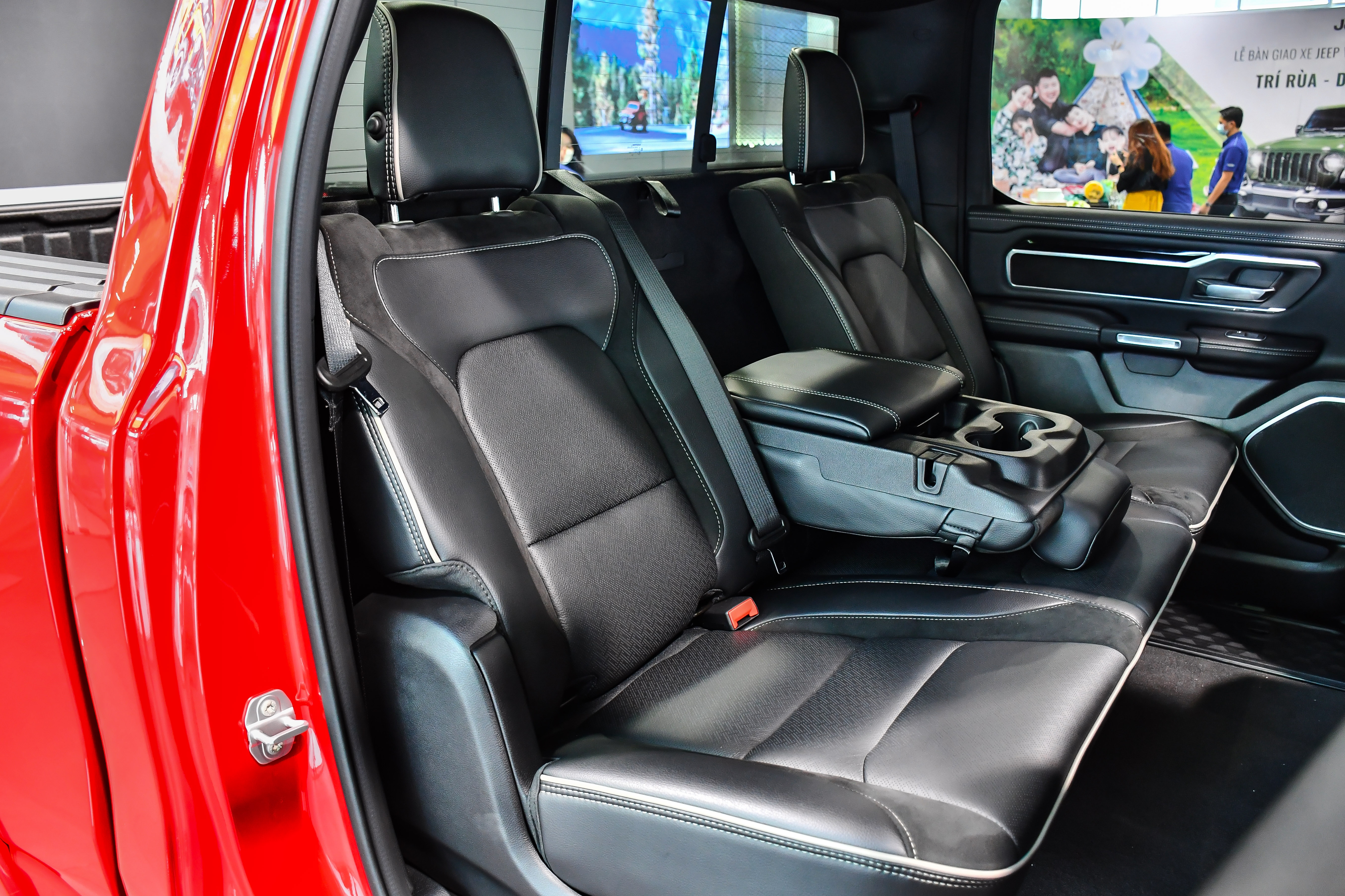 RAM 1500 Laramie Night Edition anh 19