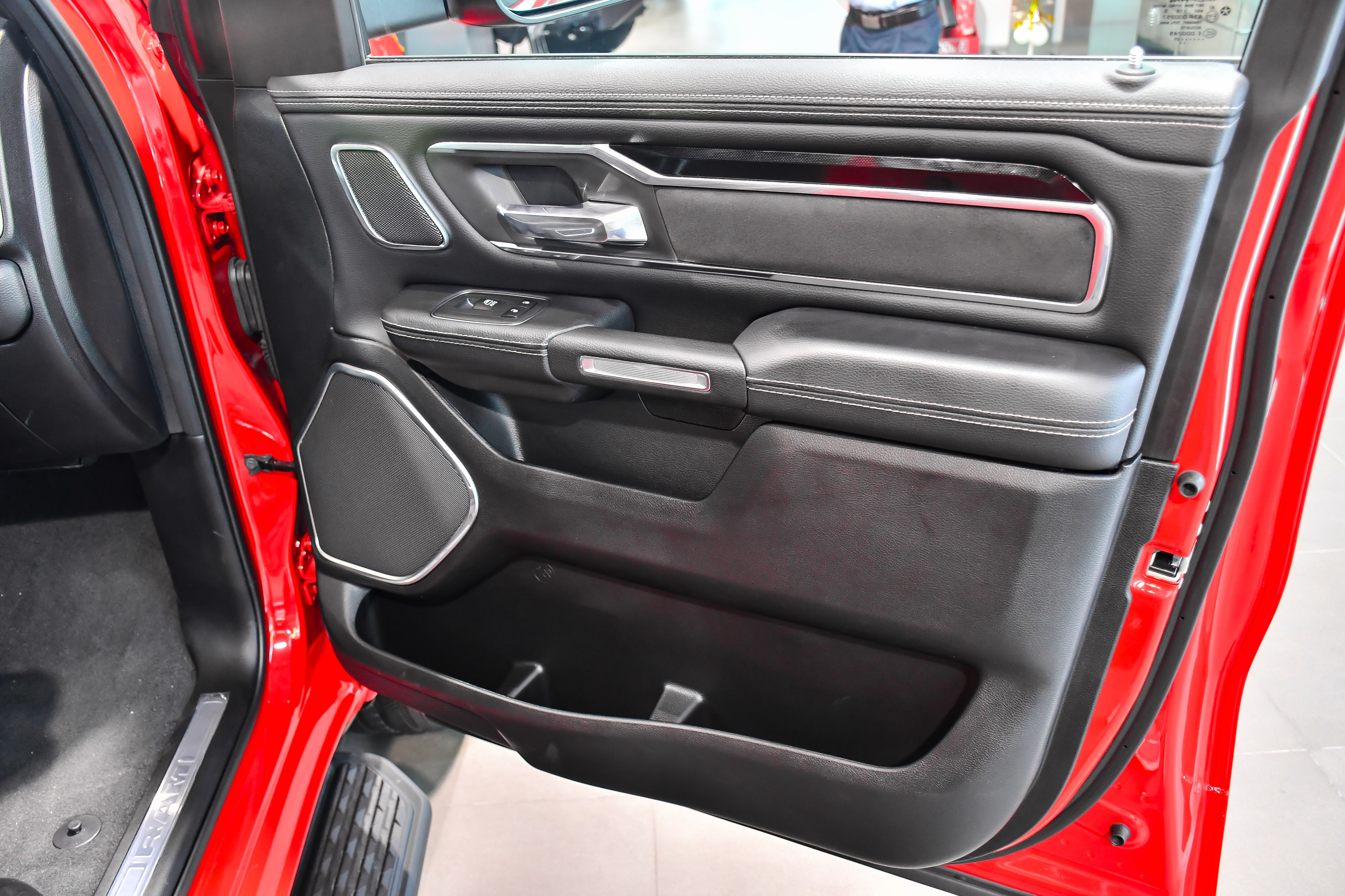 RAM 1500 Laramie Night Edition anh 31