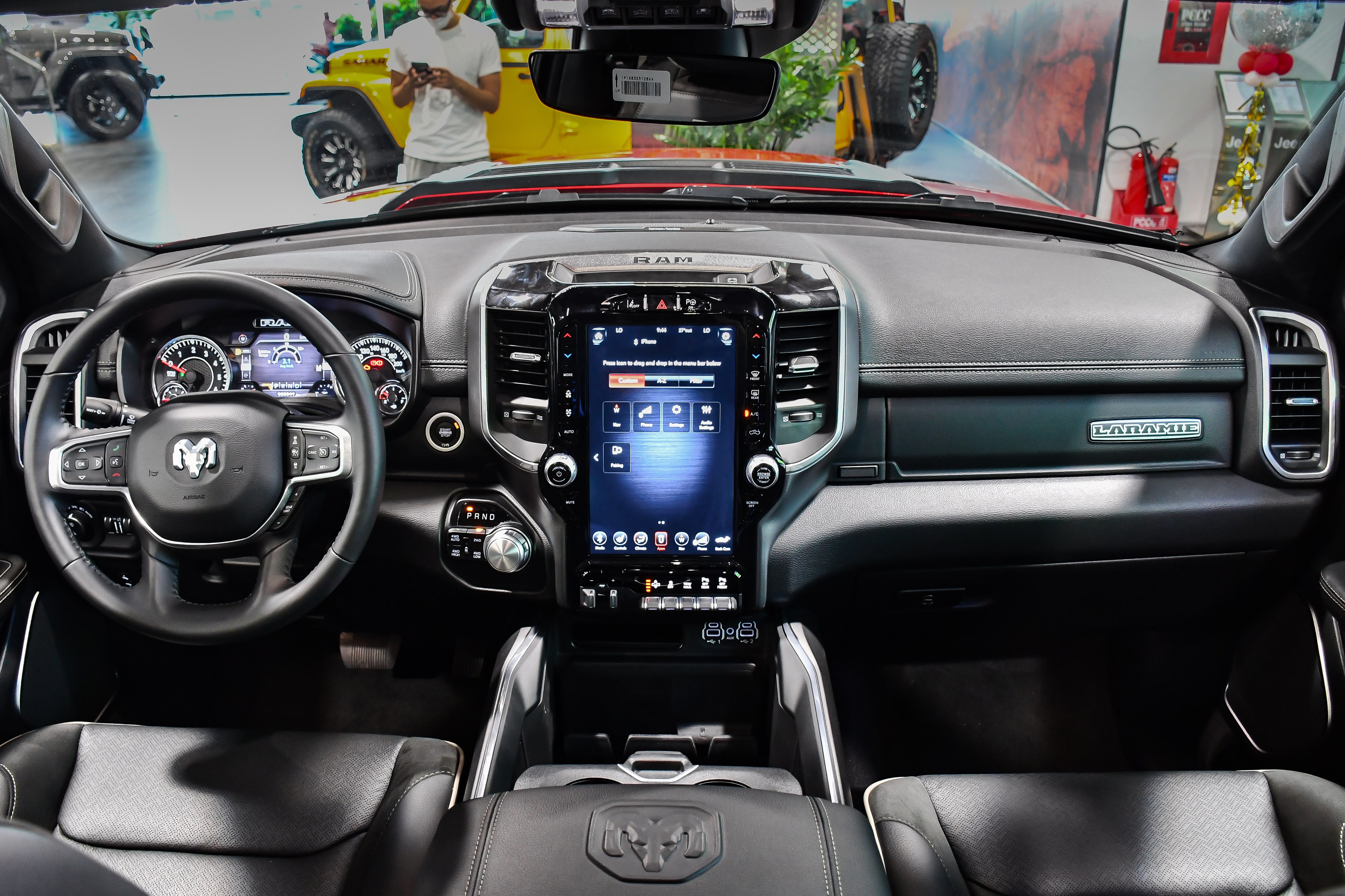 RAM 1500 Laramie Night Edition anh 16