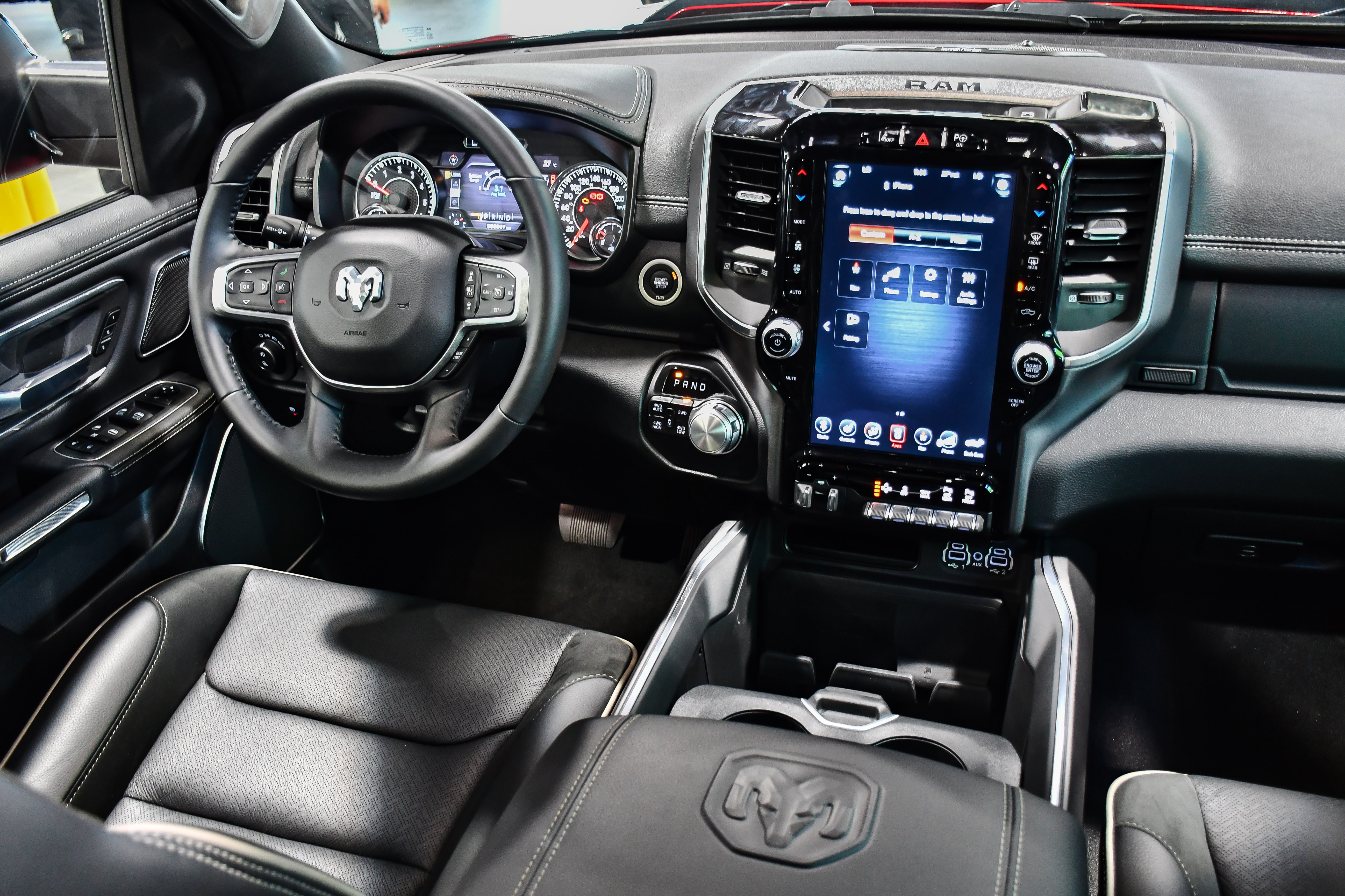 RAM 1500 Laramie Night Edition anh 20