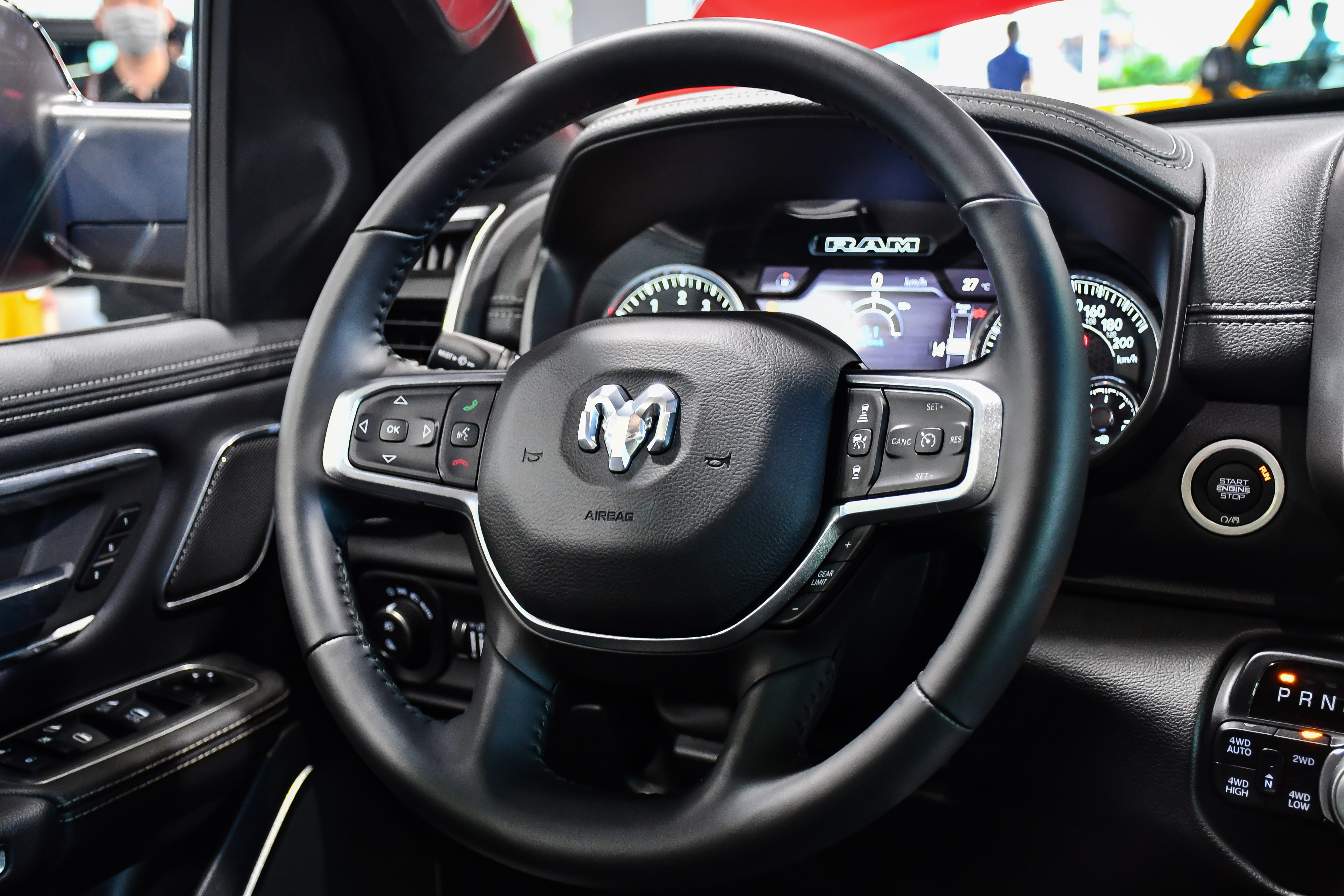 RAM 1500 Laramie Night Edition anh 34