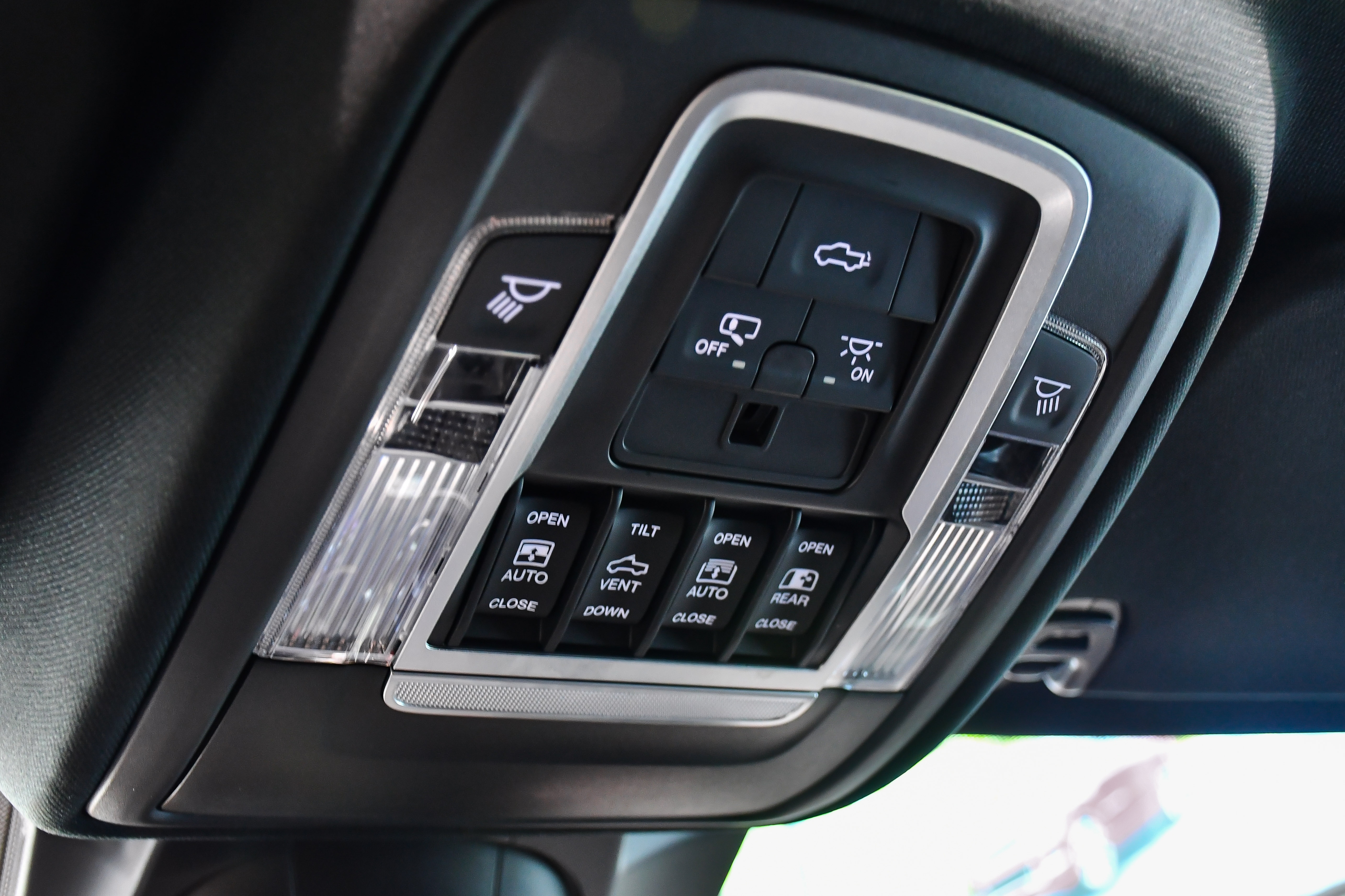 RAM 1500 Laramie Night Edition anh 24