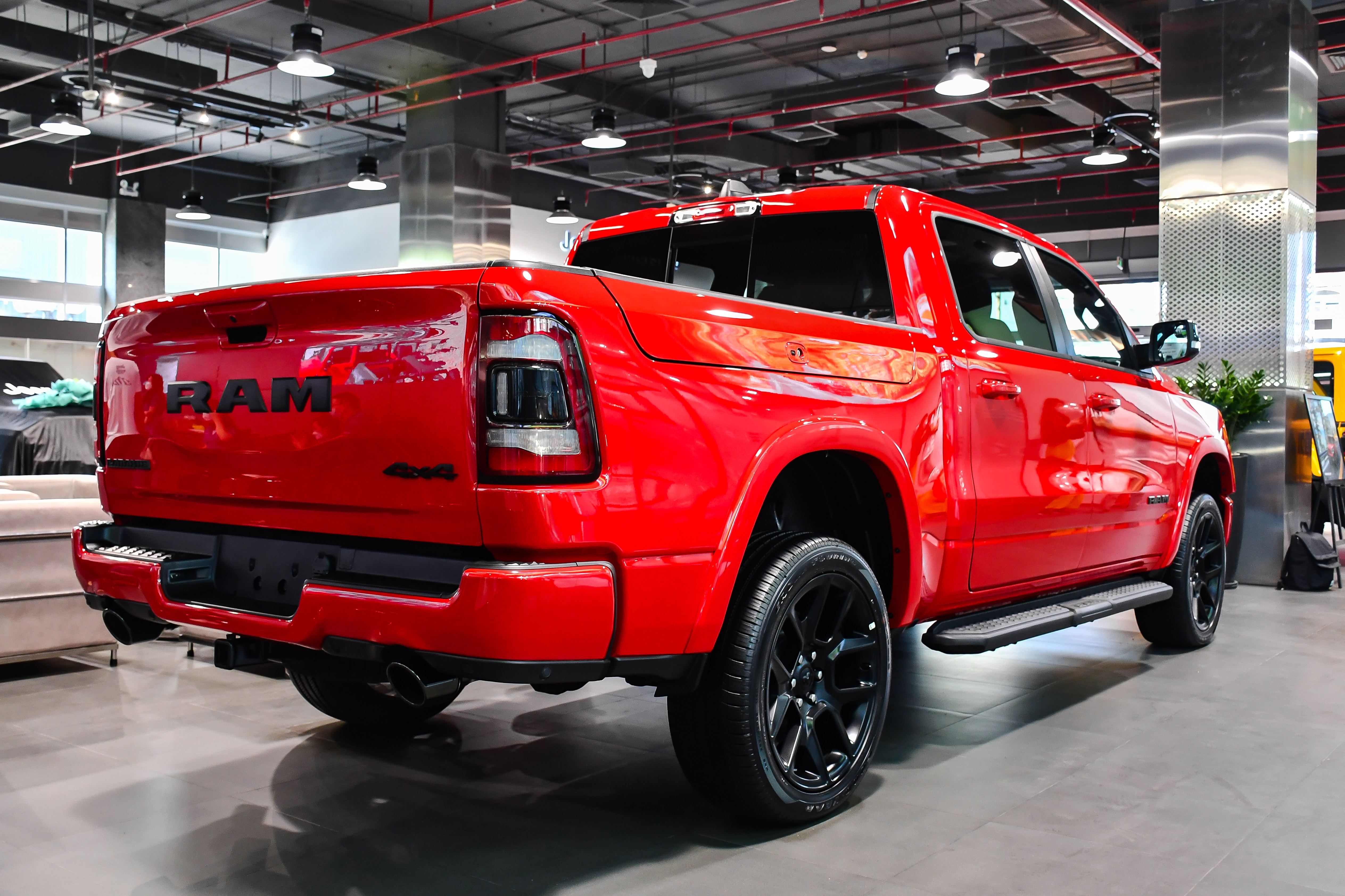 RAM 1500 Laramie Night Edition anh 3