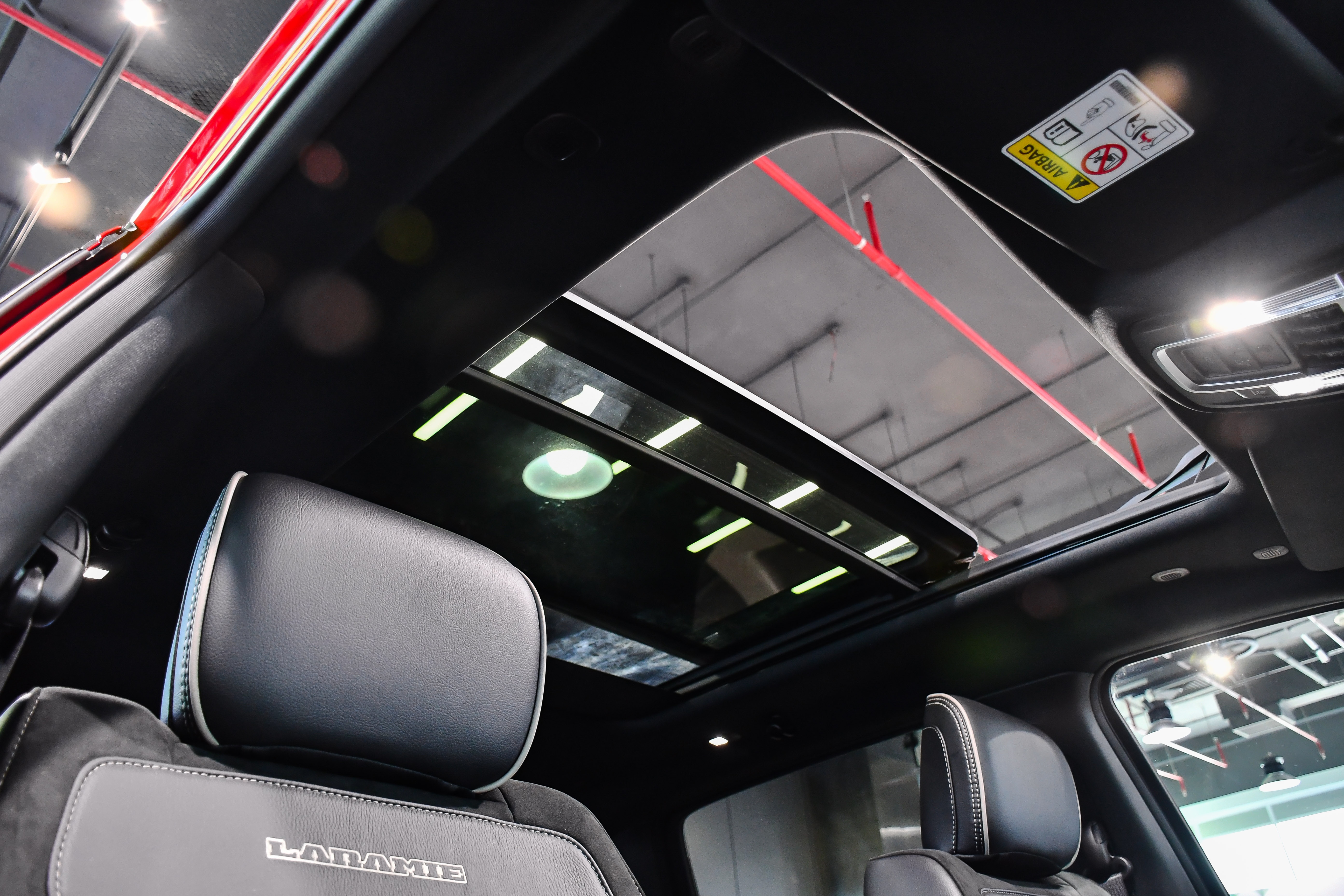 RAM 1500 Laramie Night Edition anh 25