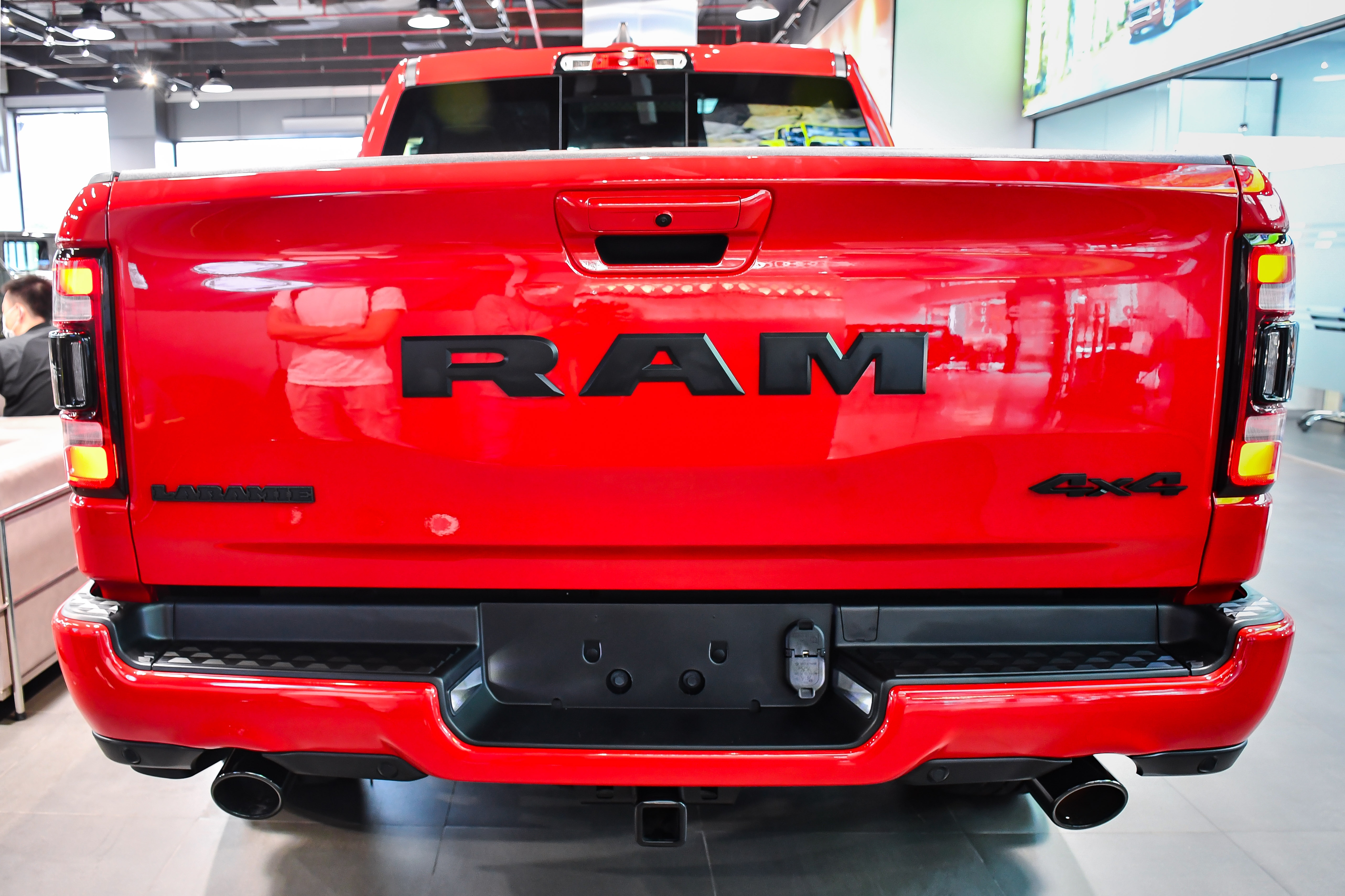 RAM 1500 Laramie Night Edition anh 5