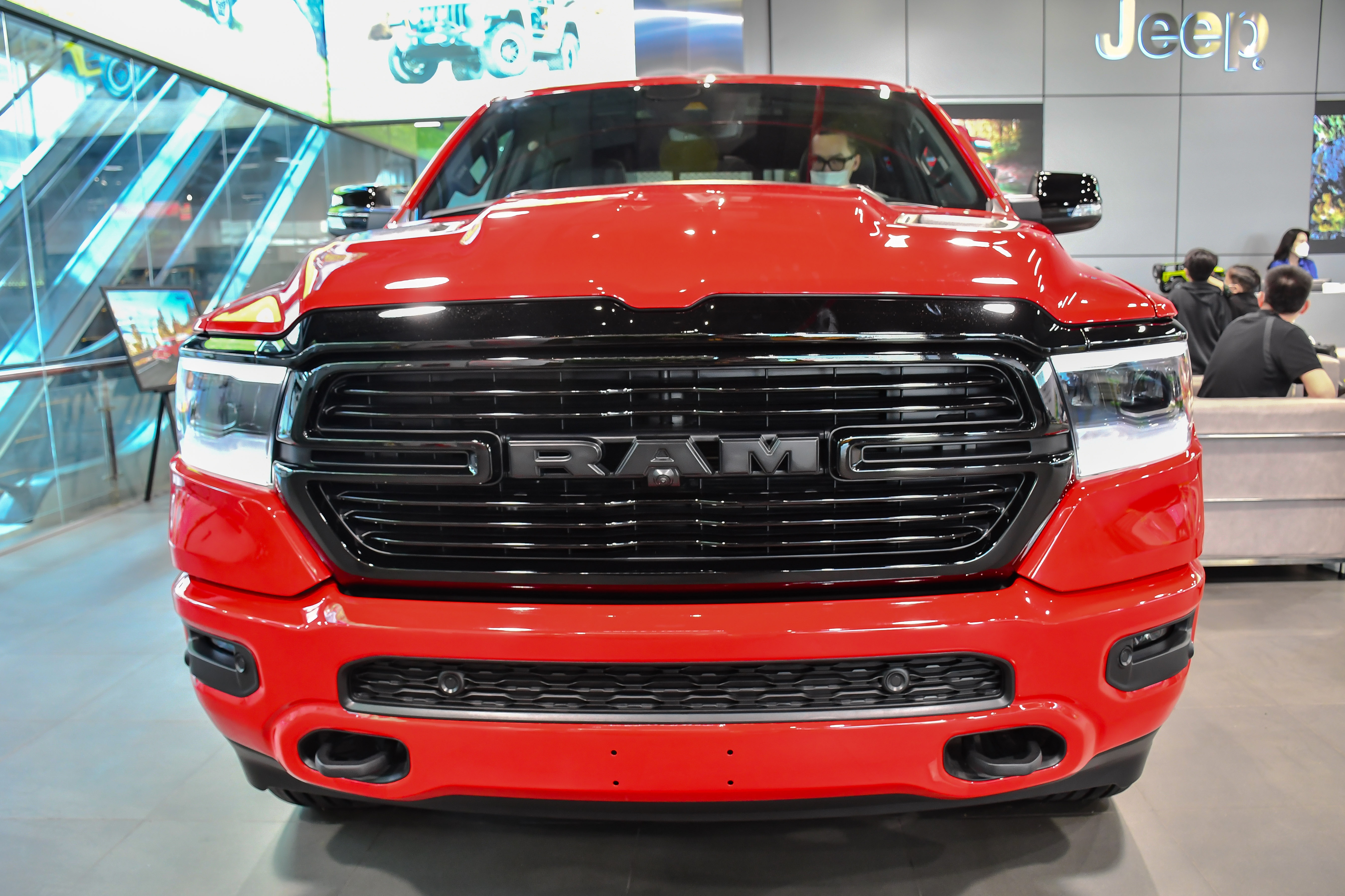 RAM 1500 Laramie Night Edition anh 4