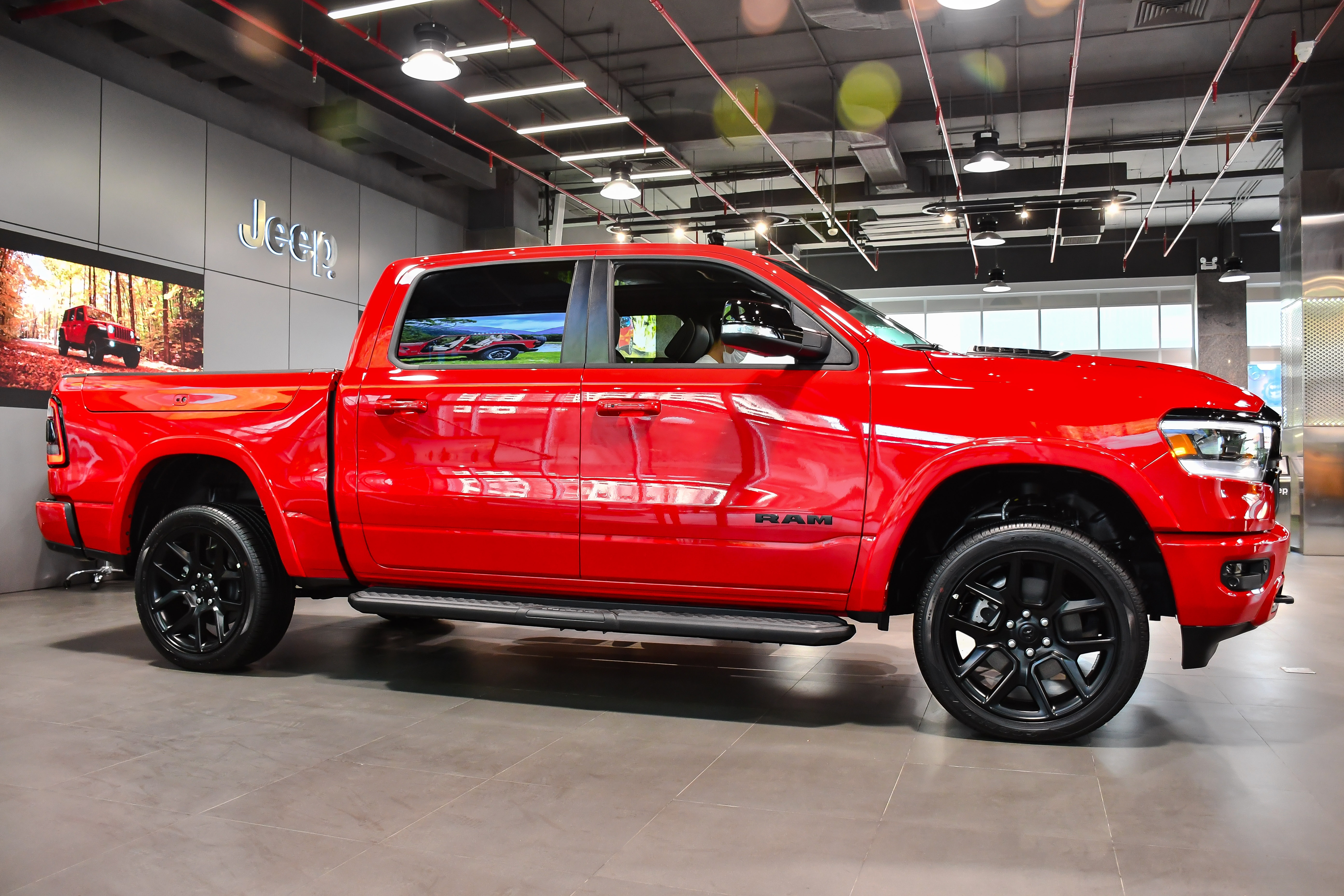 RAM 1500 Laramie Night Edition anh 6