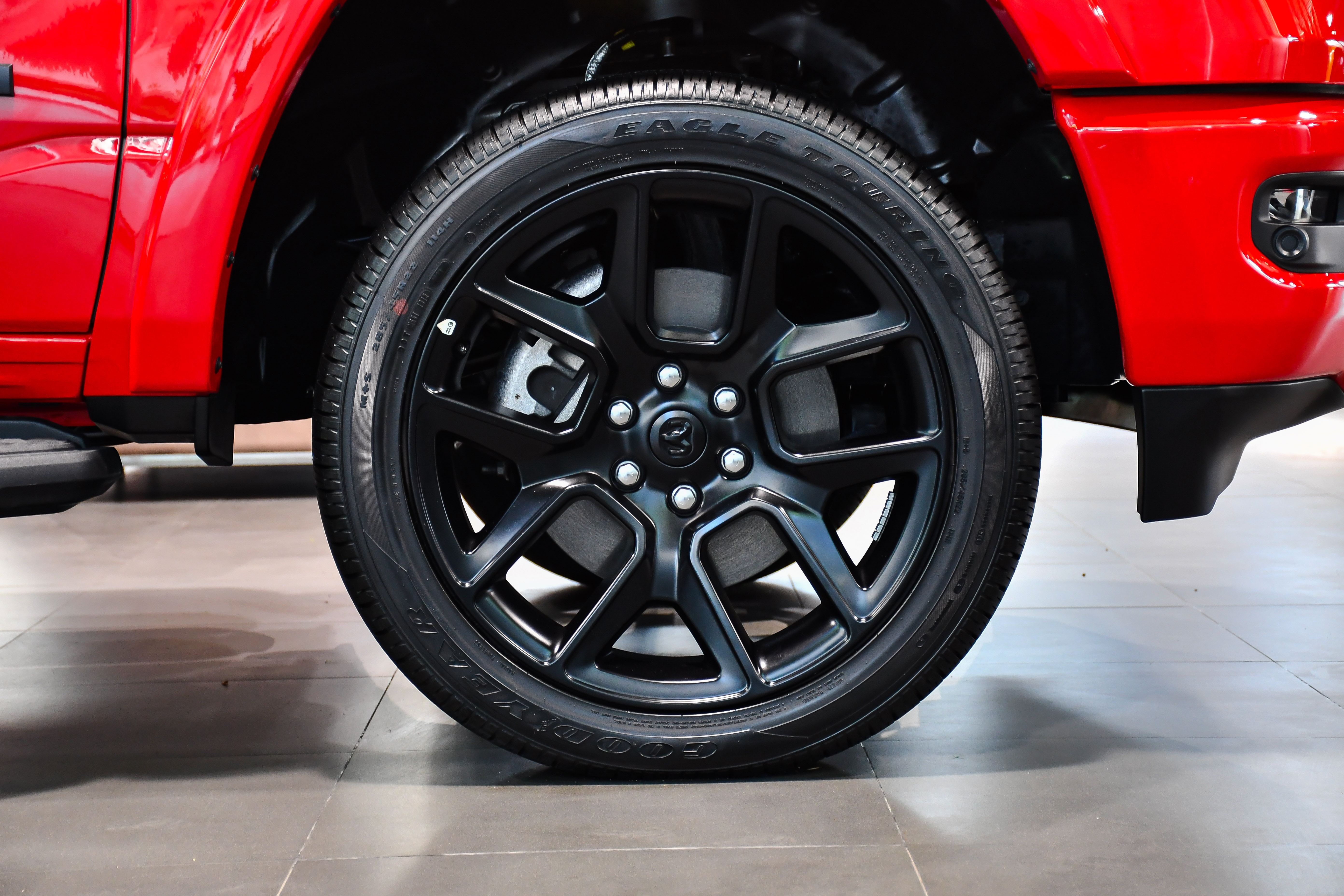 RAM 1500 Laramie Night Edition anh 13