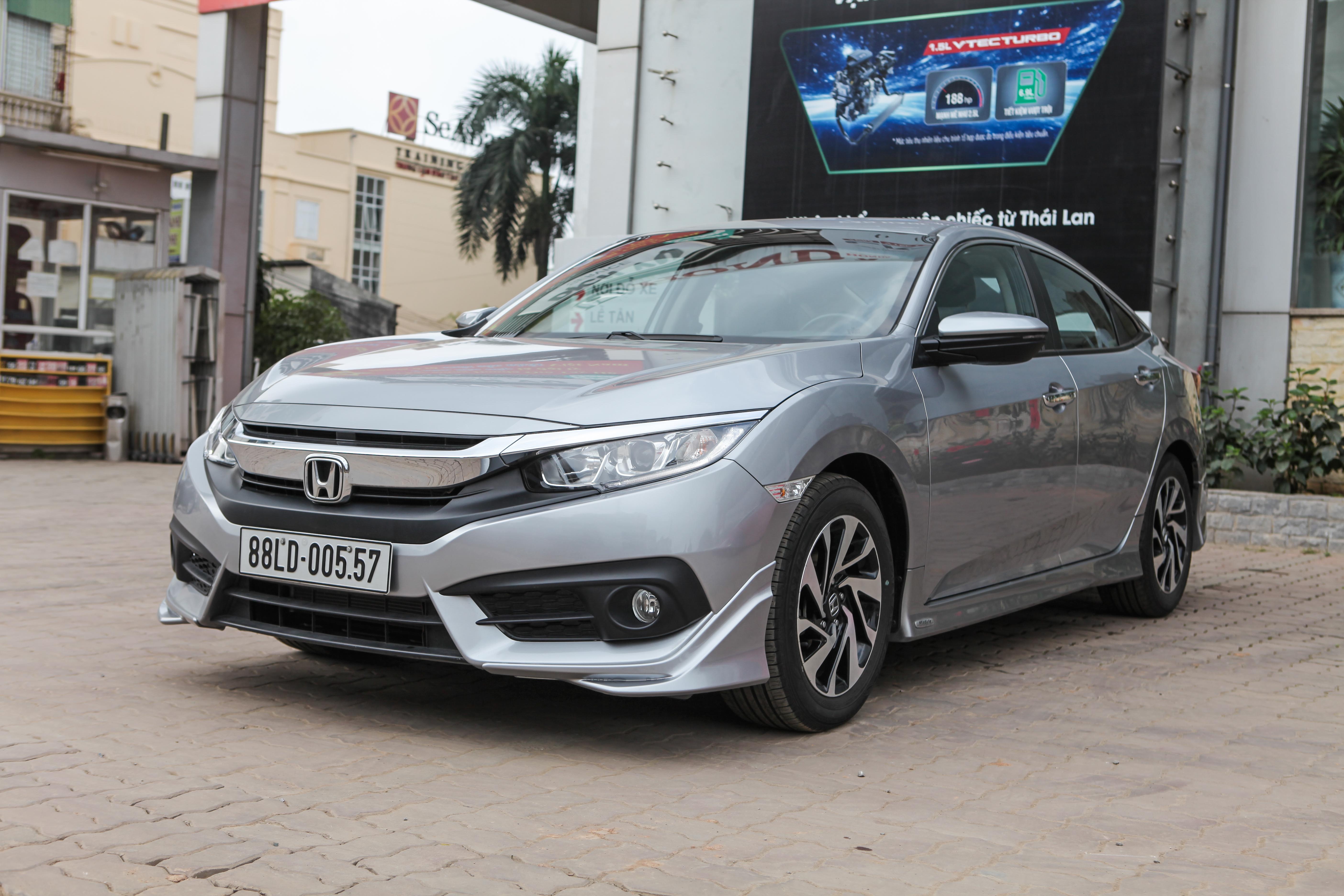 Loat oto nhap khau duoc giam phi truoc ba tram trieu dong dau thang 11 hinh anh