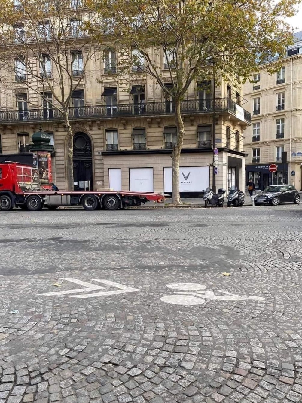 showroom xe dien anh 1