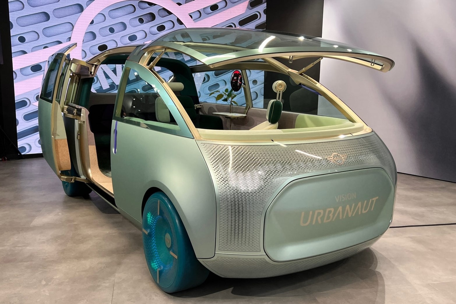 MINI trinh lang xe tu hanh tai Los Angeles Auto Show 2021 hinh anh