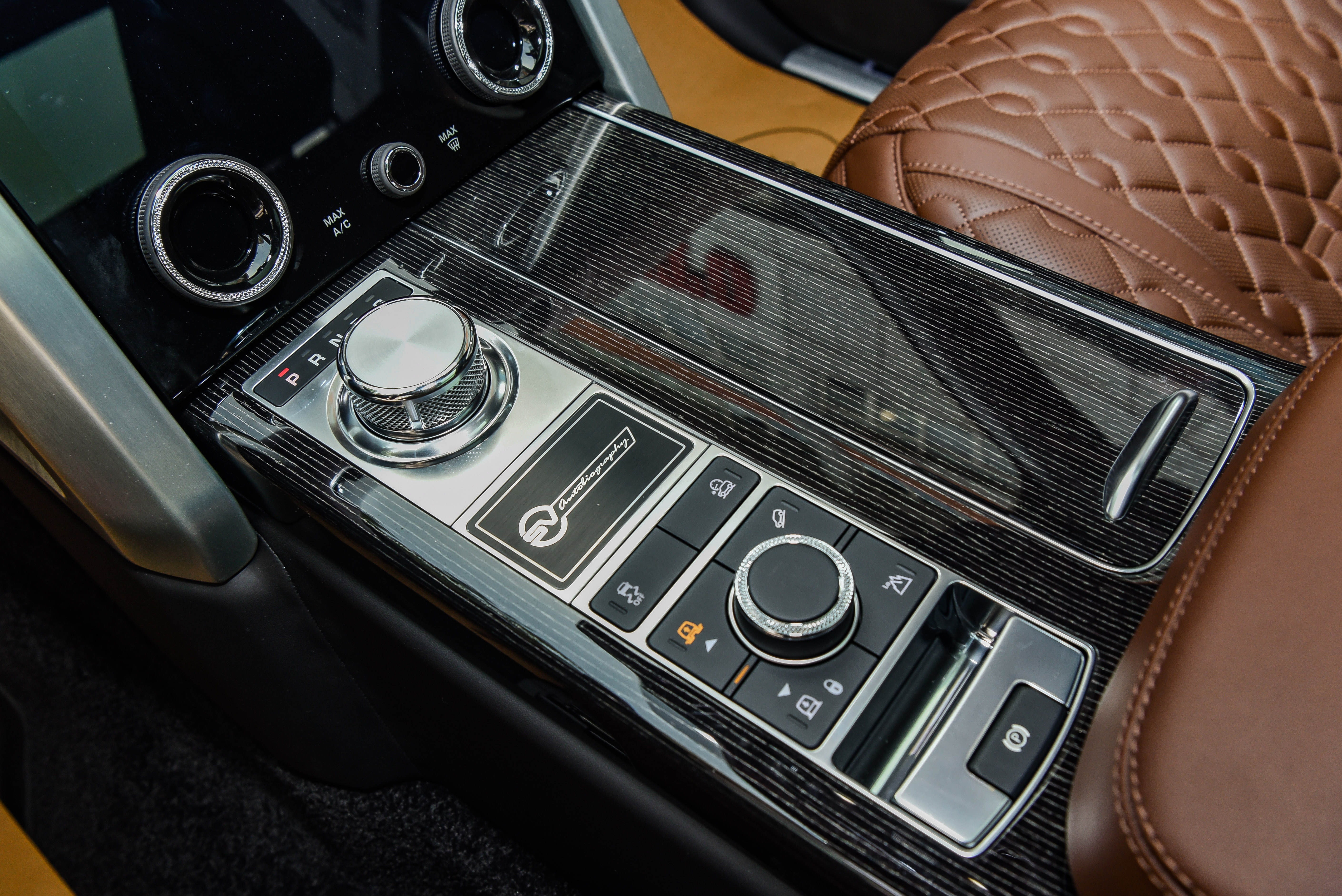 Range Rover SVAutobiography anh 17