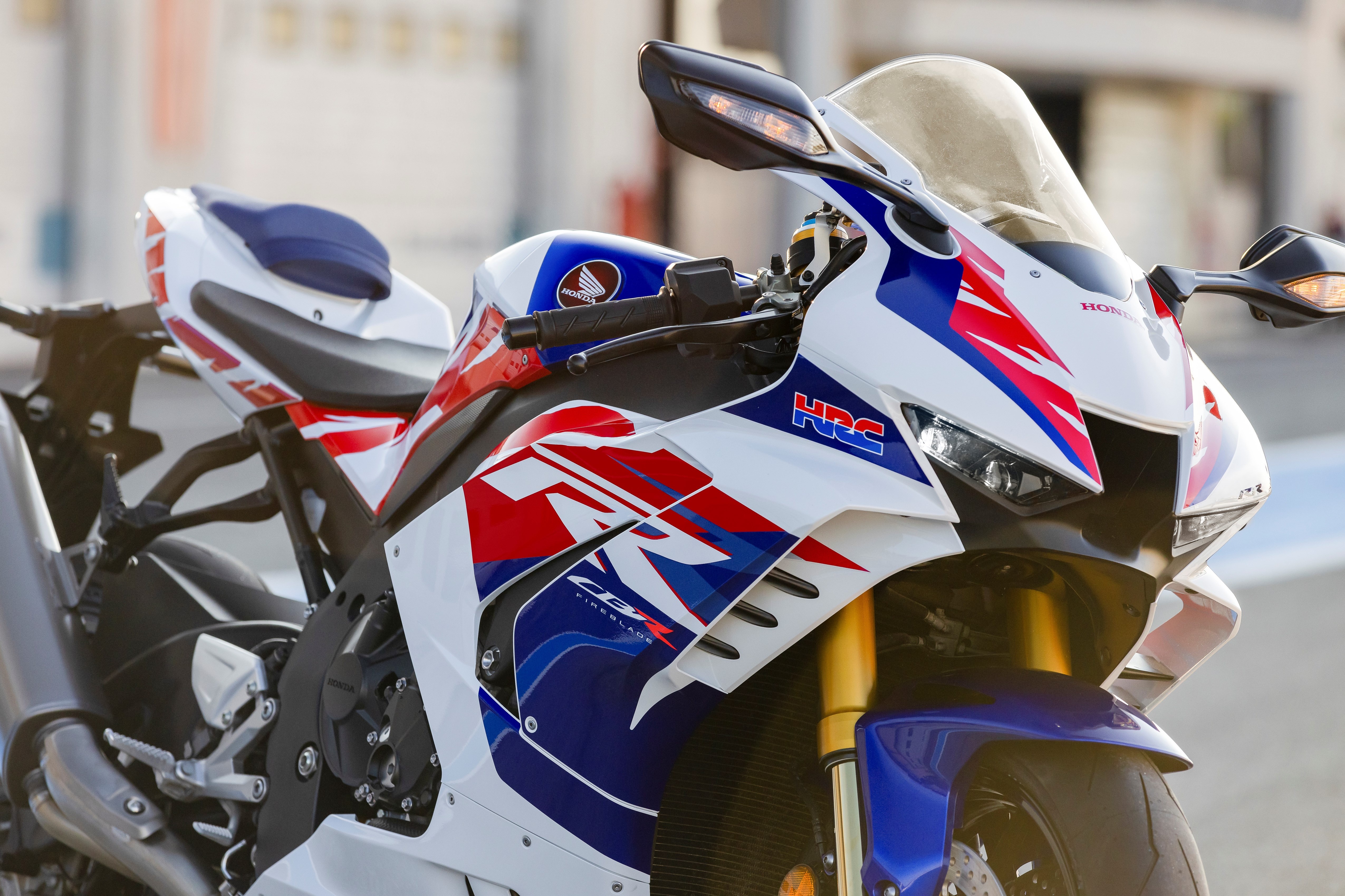 Honda CBR1000RR-R anh 9