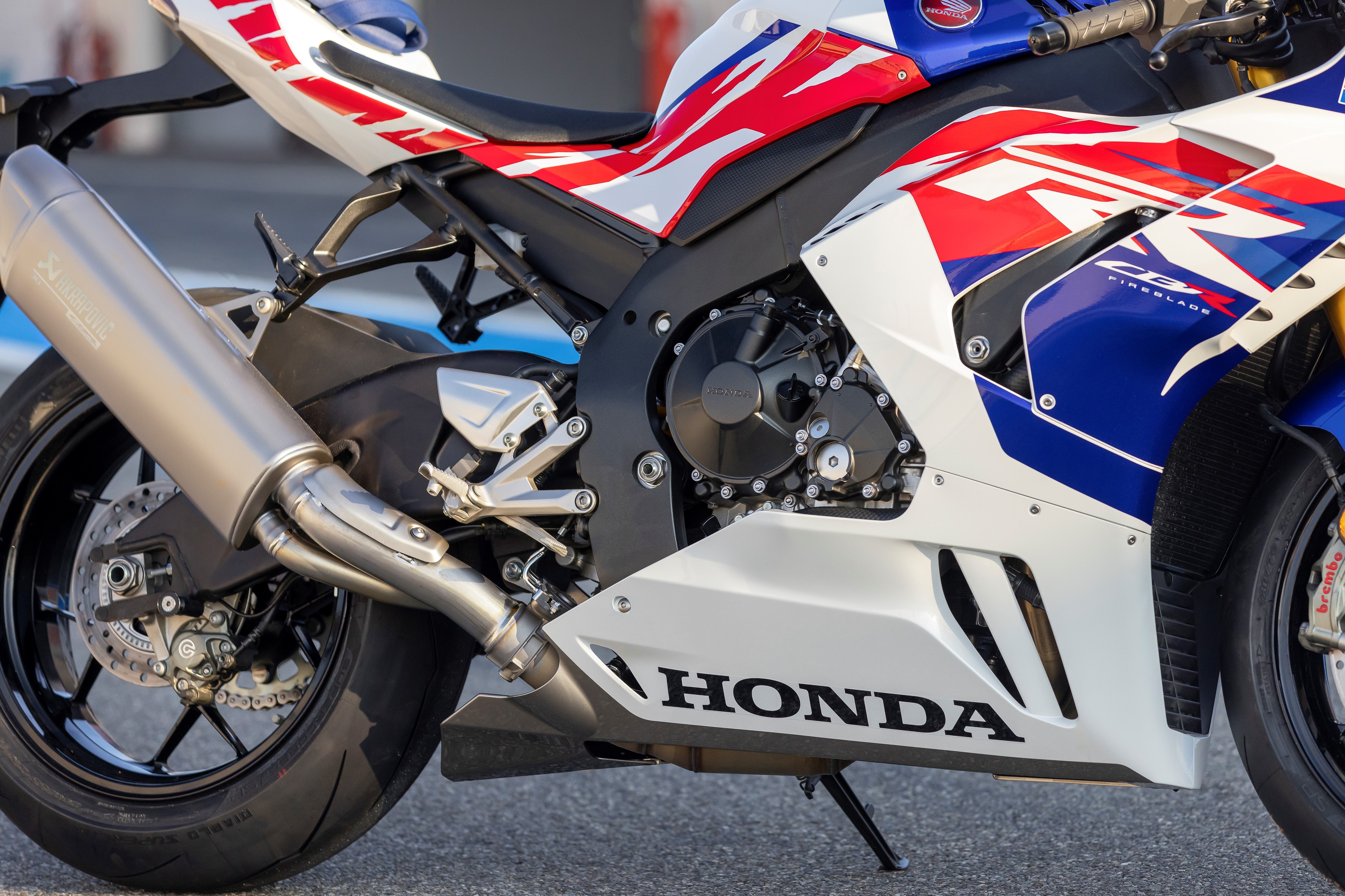 Honda CBR1000RR-R anh 10