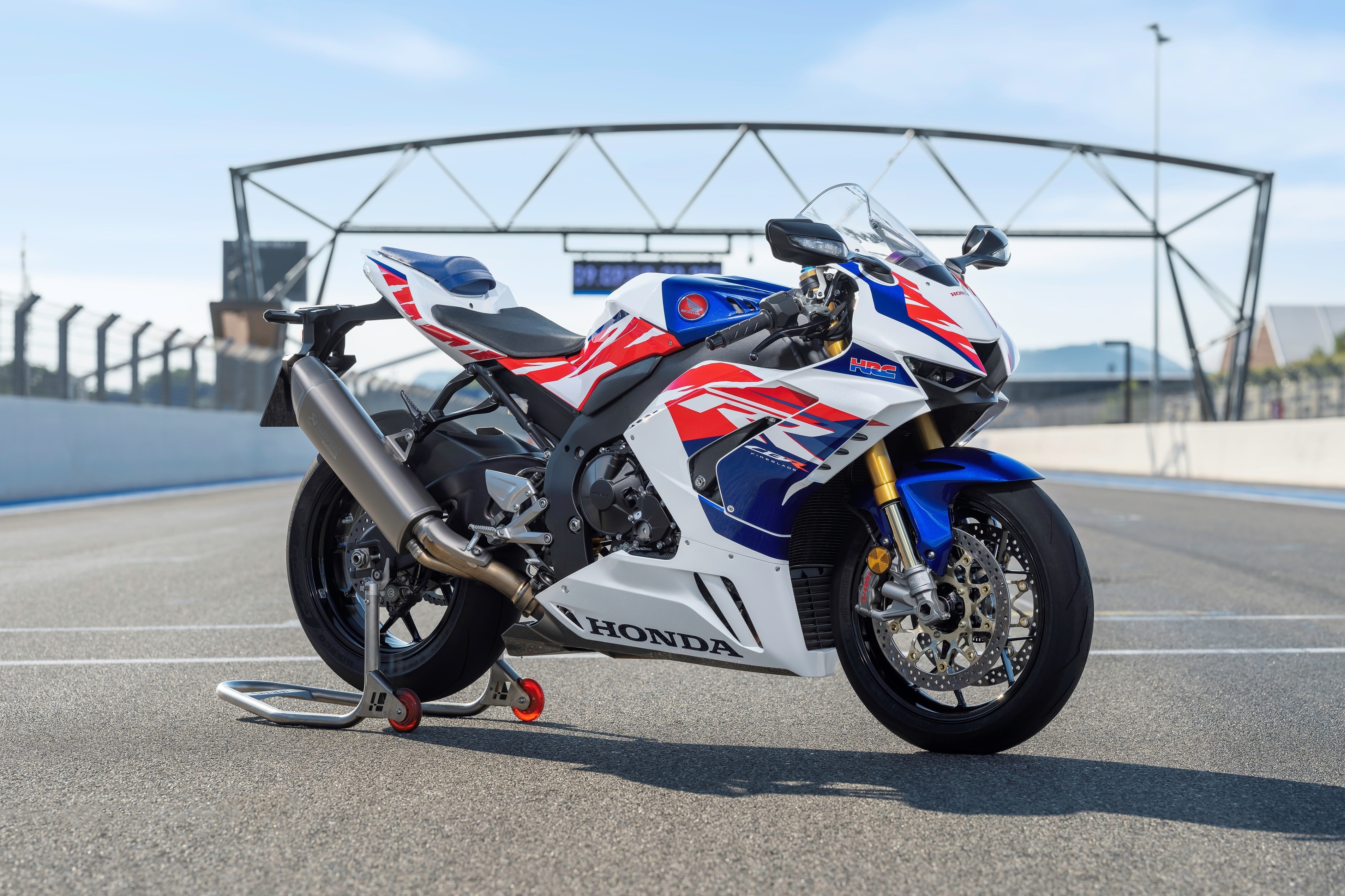 Honda CBR1000RR-R anh 3