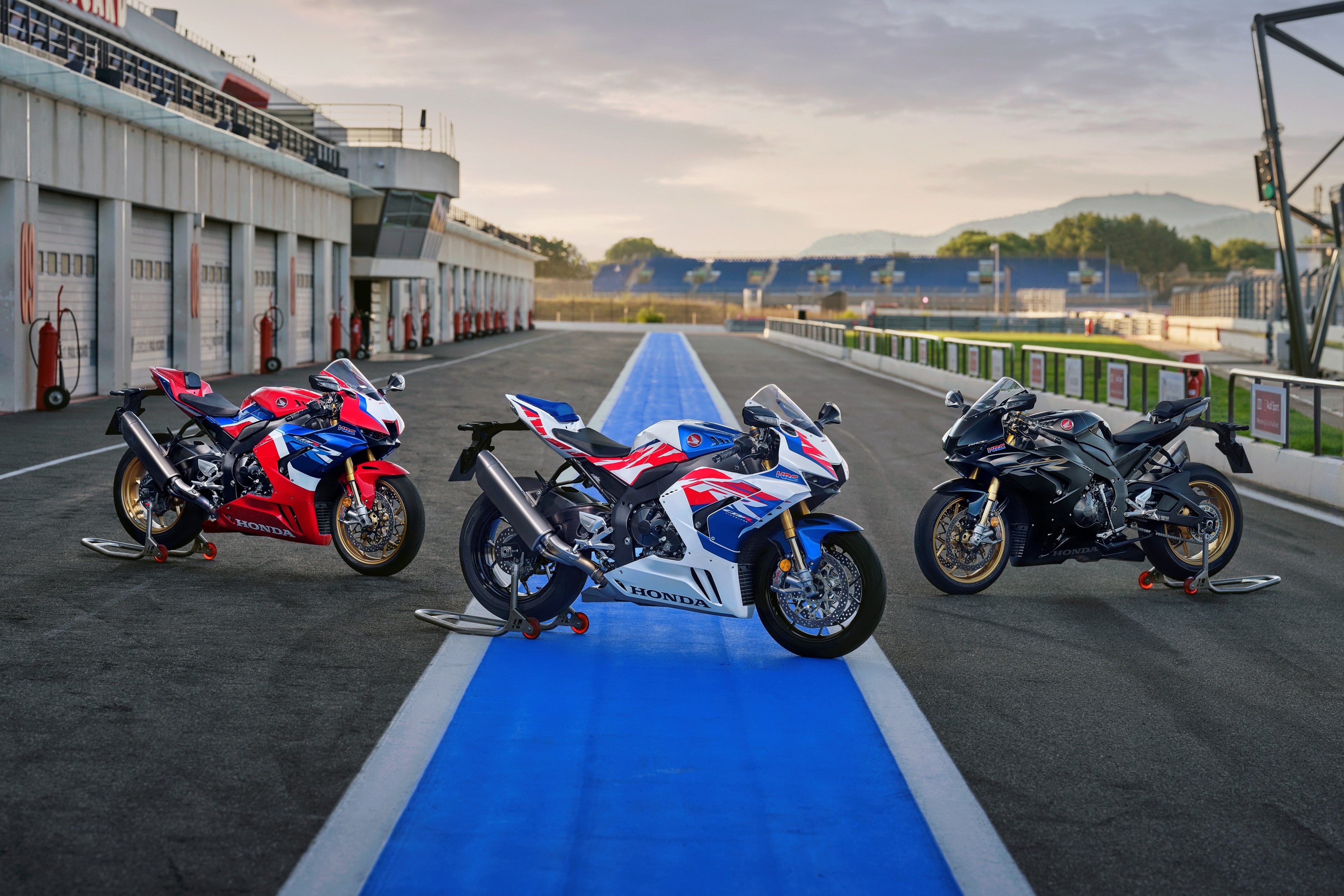 Honda CBR1000RR-R anh 1