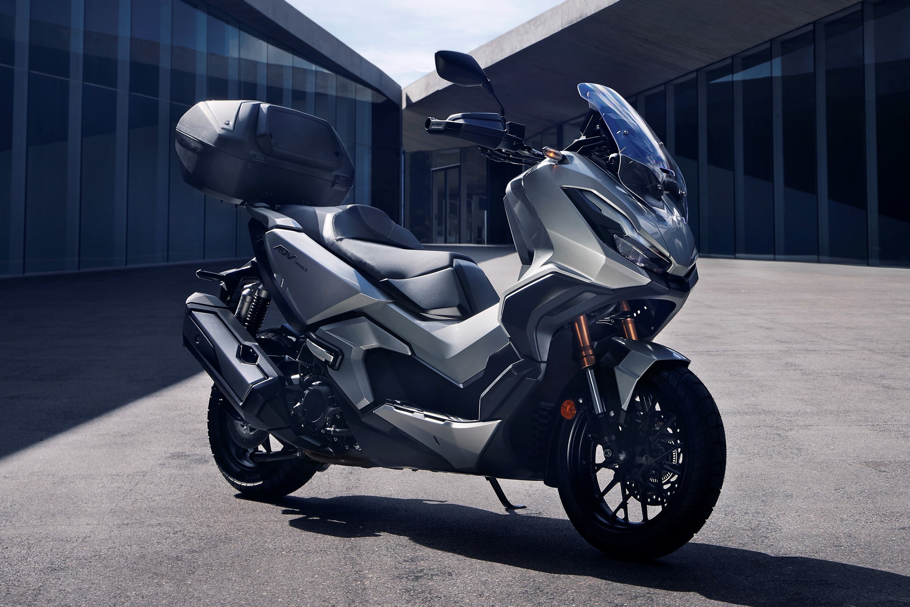 Chi tiet xe tay ga dia hinh Honda ADV 350 hoan toan moi hinh anh