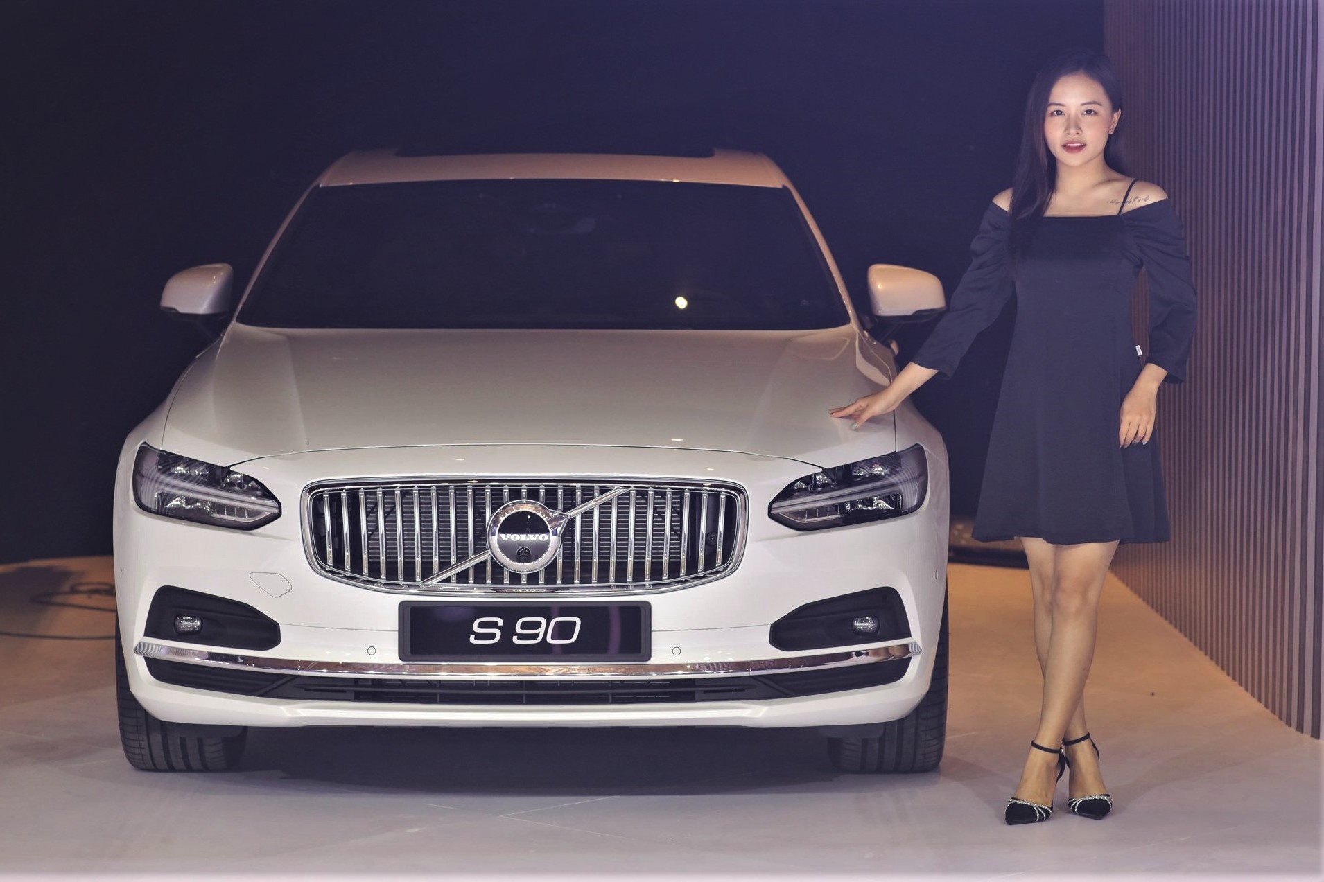 Sedan hang sang Volvo S90 2022 co gi dac biet voi gia 2 ty dong? hinh anh