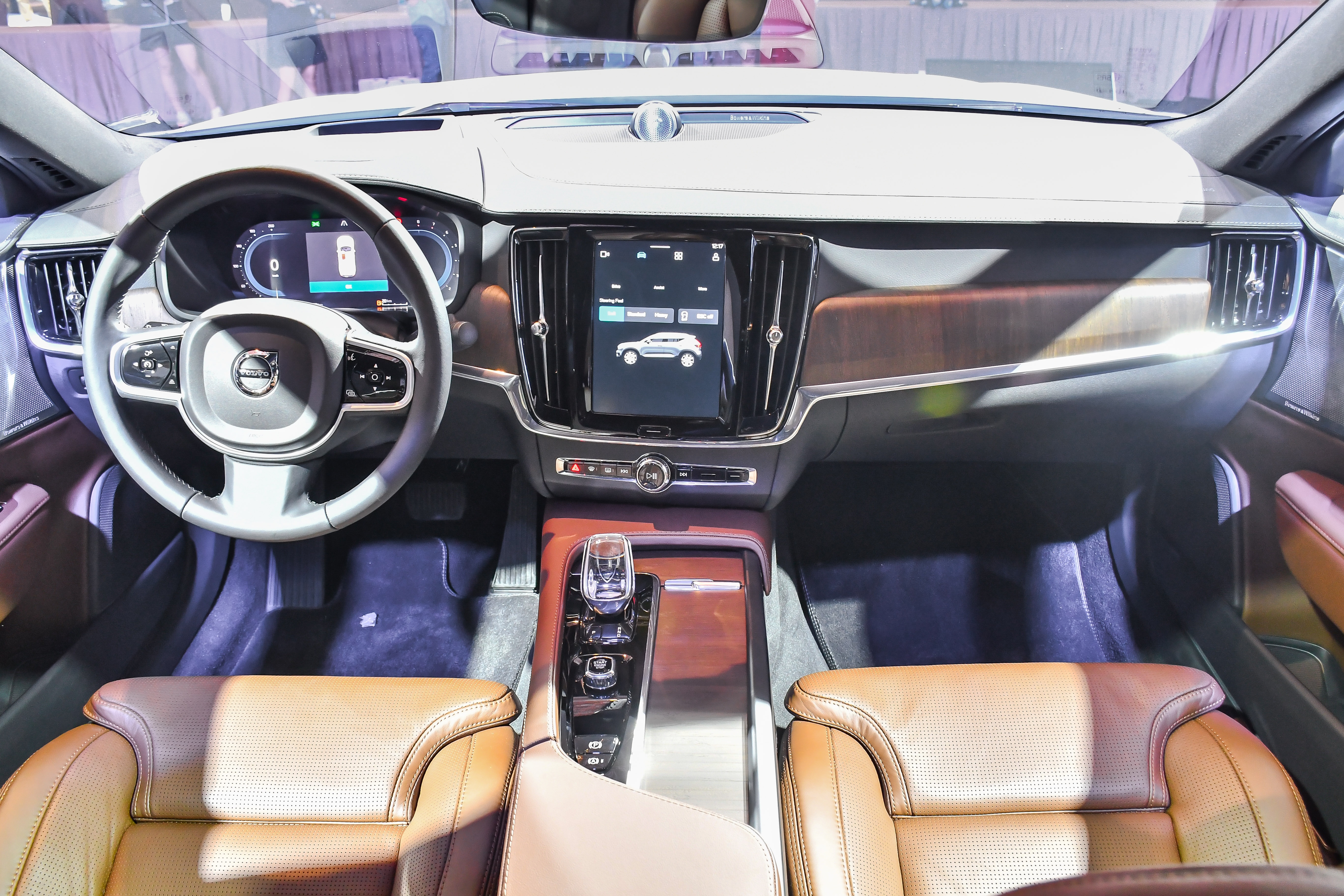 Chon Mercedes-Benz E-Class hay Volvo S90 anh 8