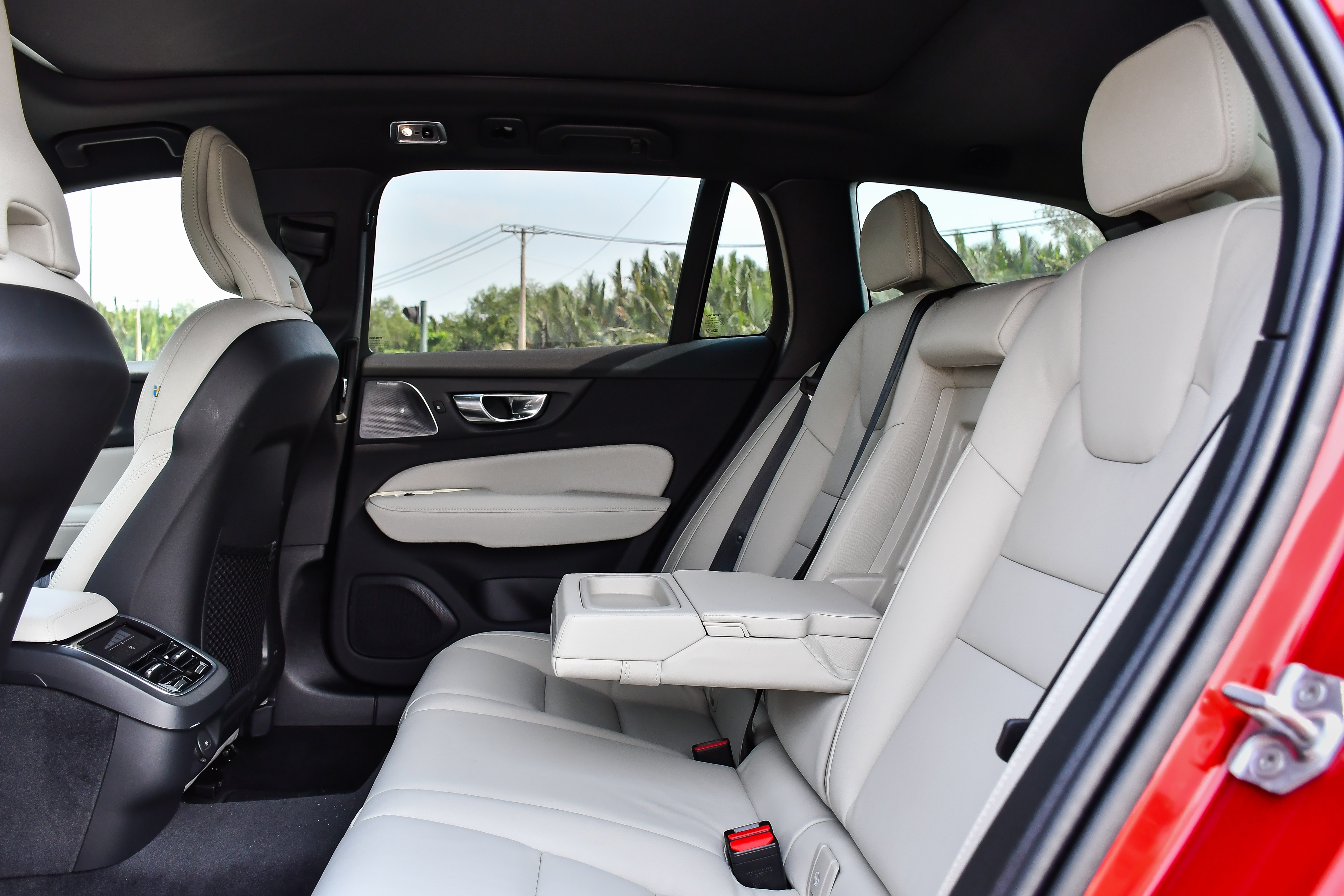 Volvo V60 Cross Country anh 10