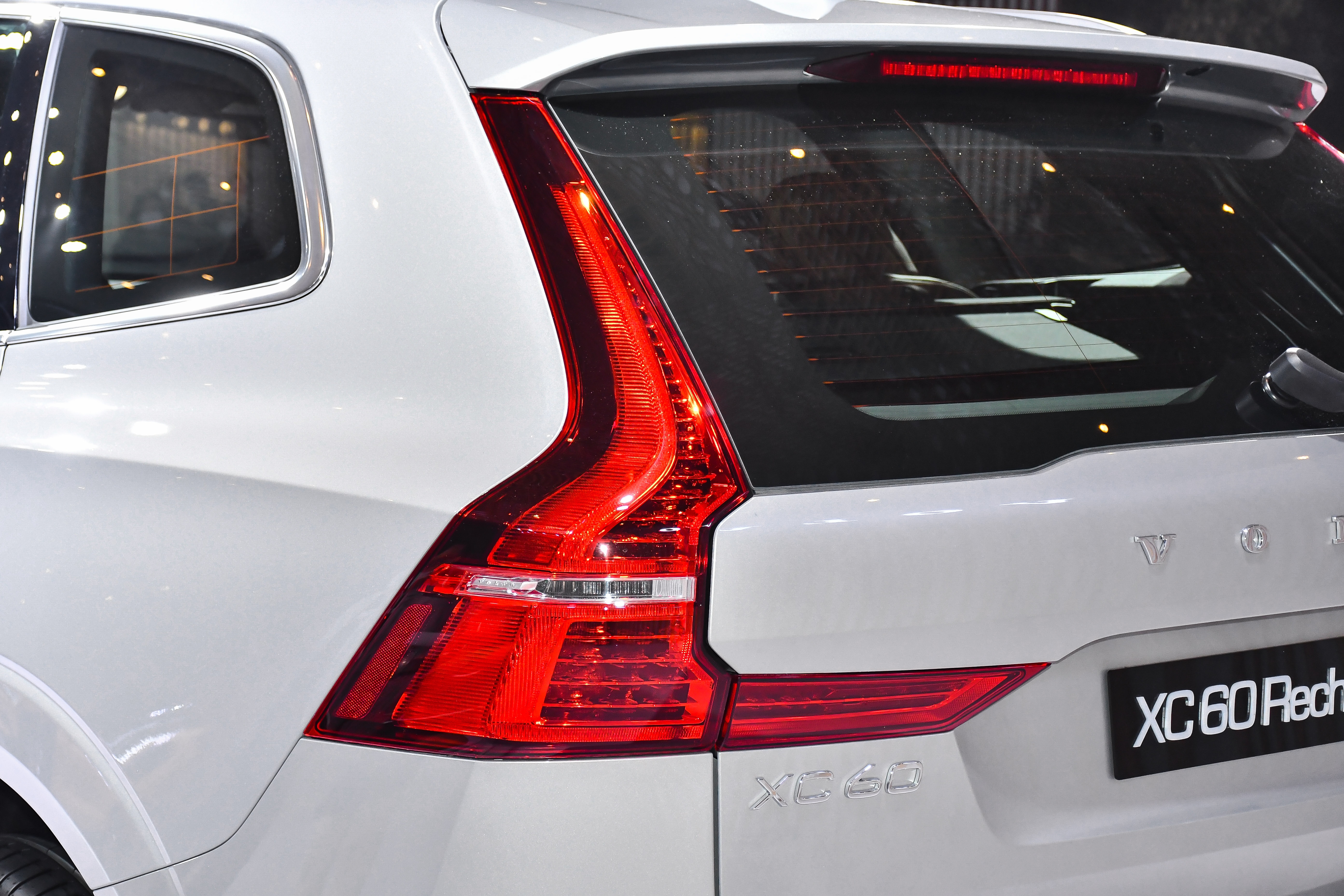 Volvo XC60 T8 Recharge anh 8