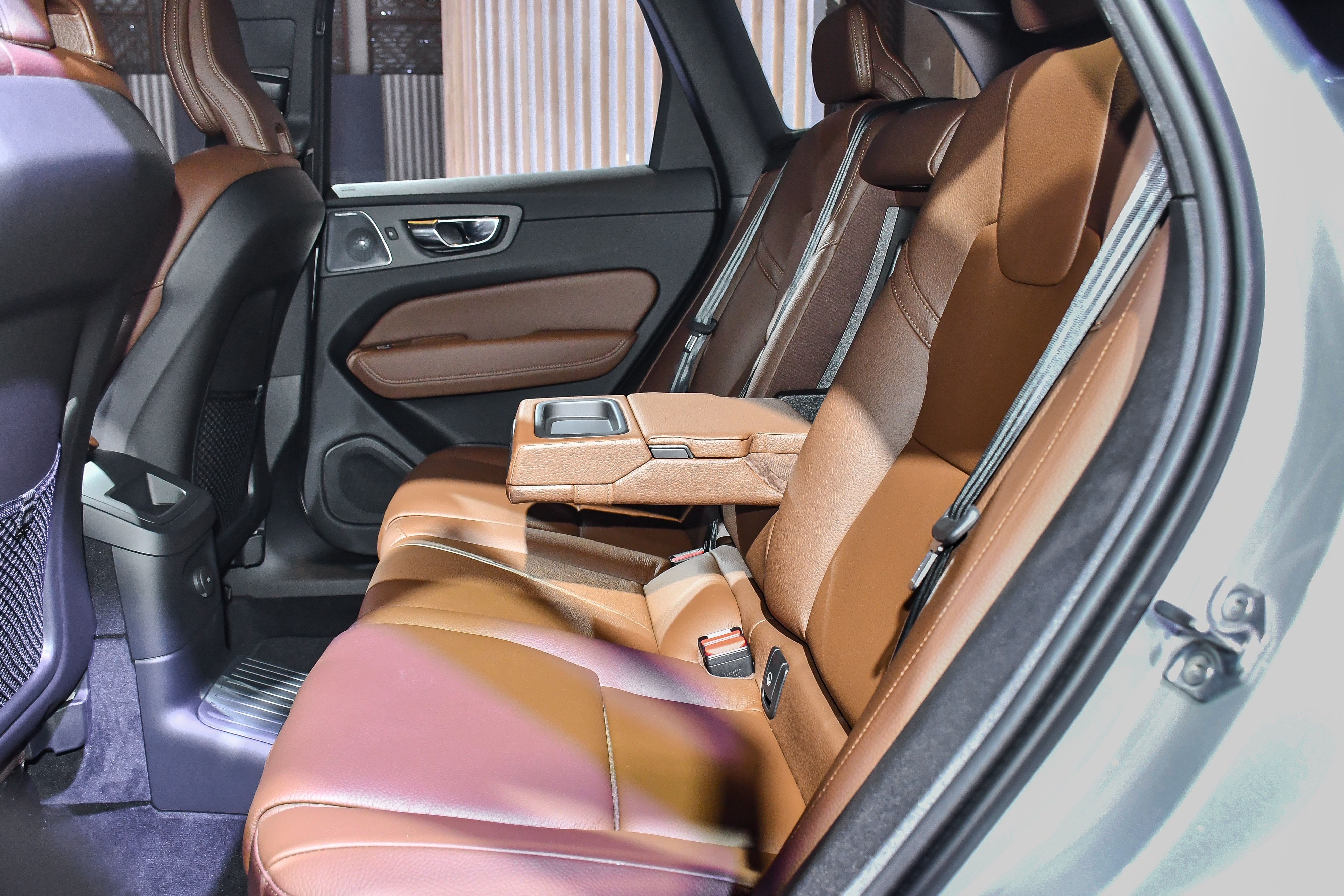 Volvo XC60 T8 Recharge anh 14