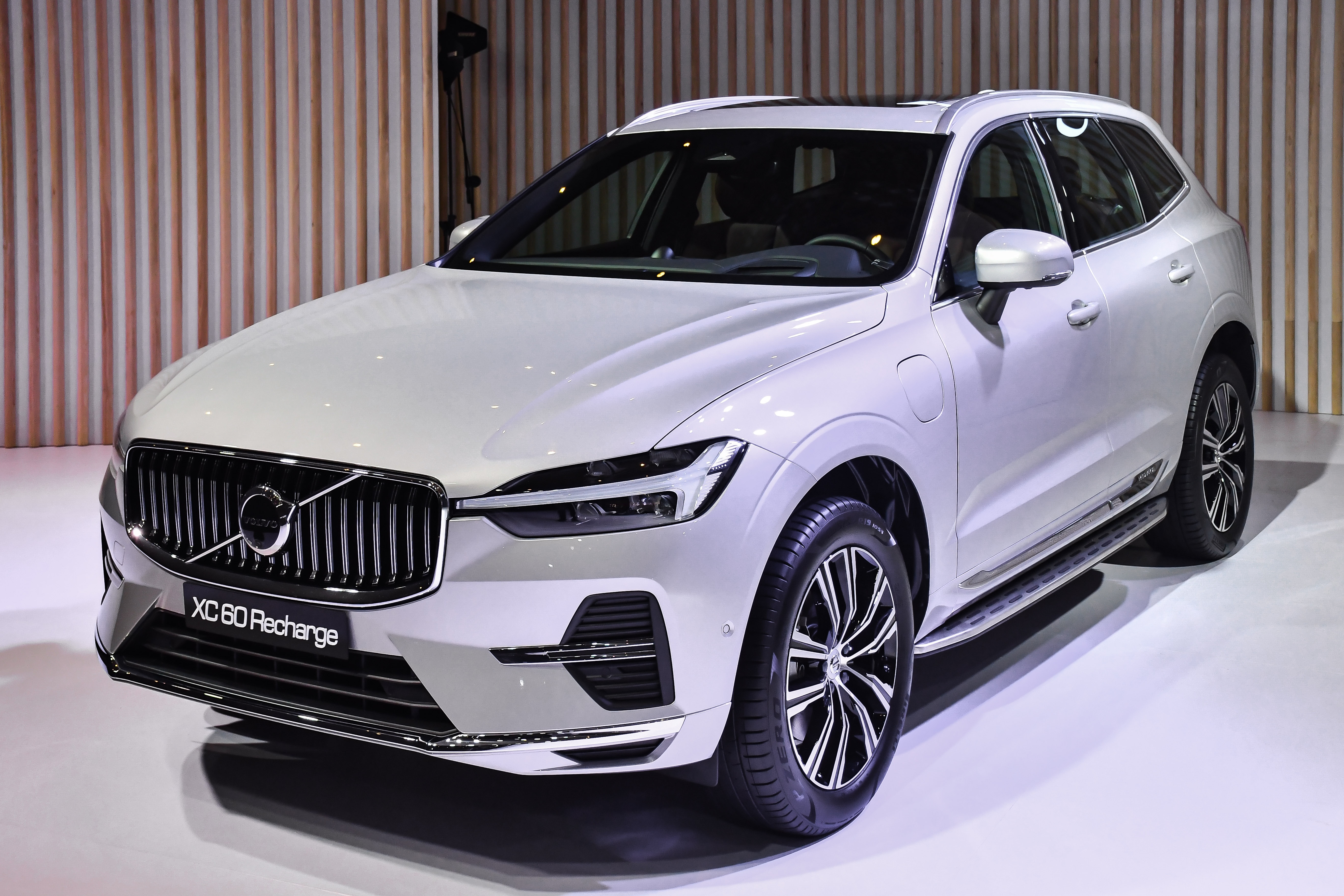 Volvo XC60 T8 Recharge anh 3