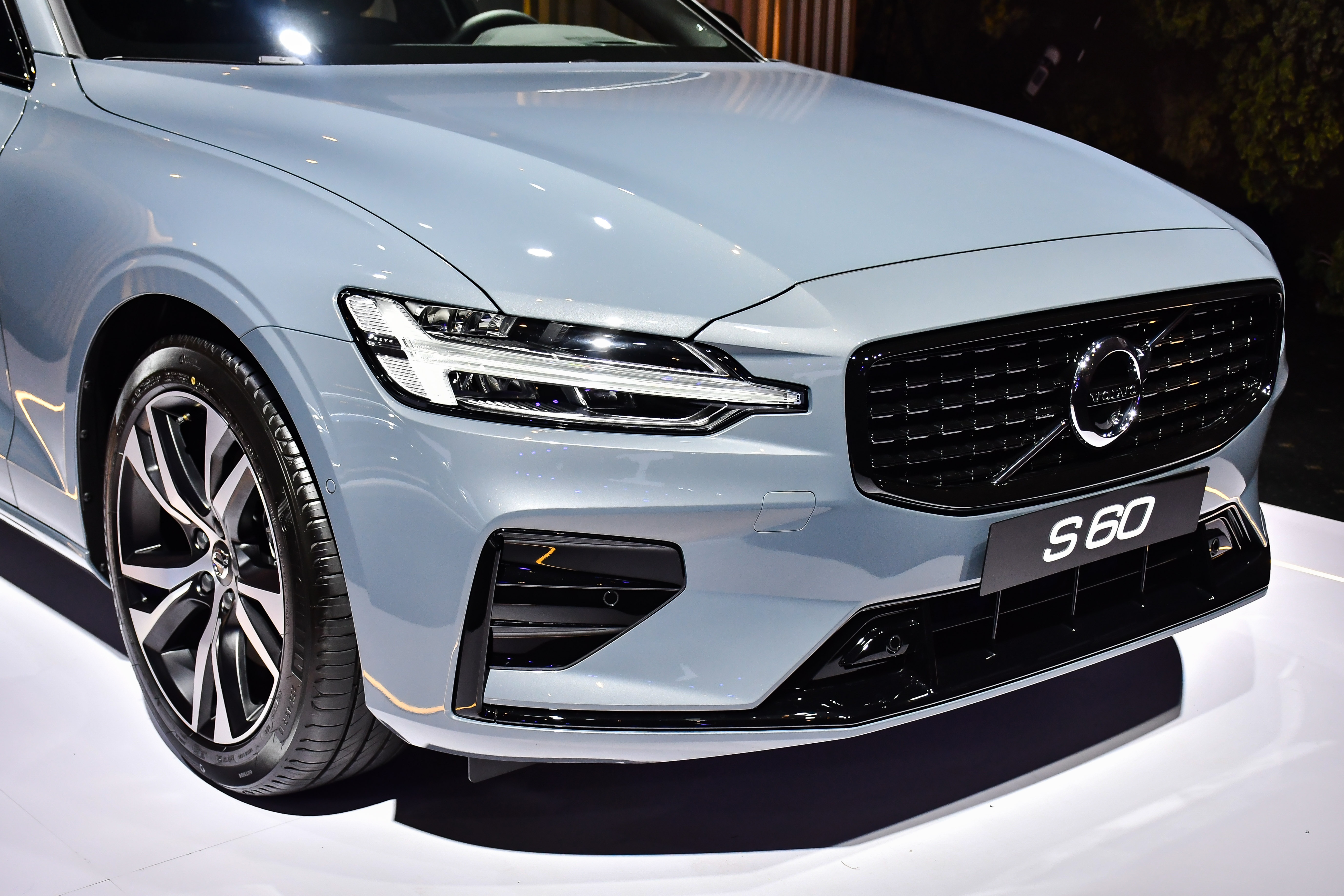 Xe Volvo tai Trung Quoc bi to dung loa gia thuong hieu hinh anh