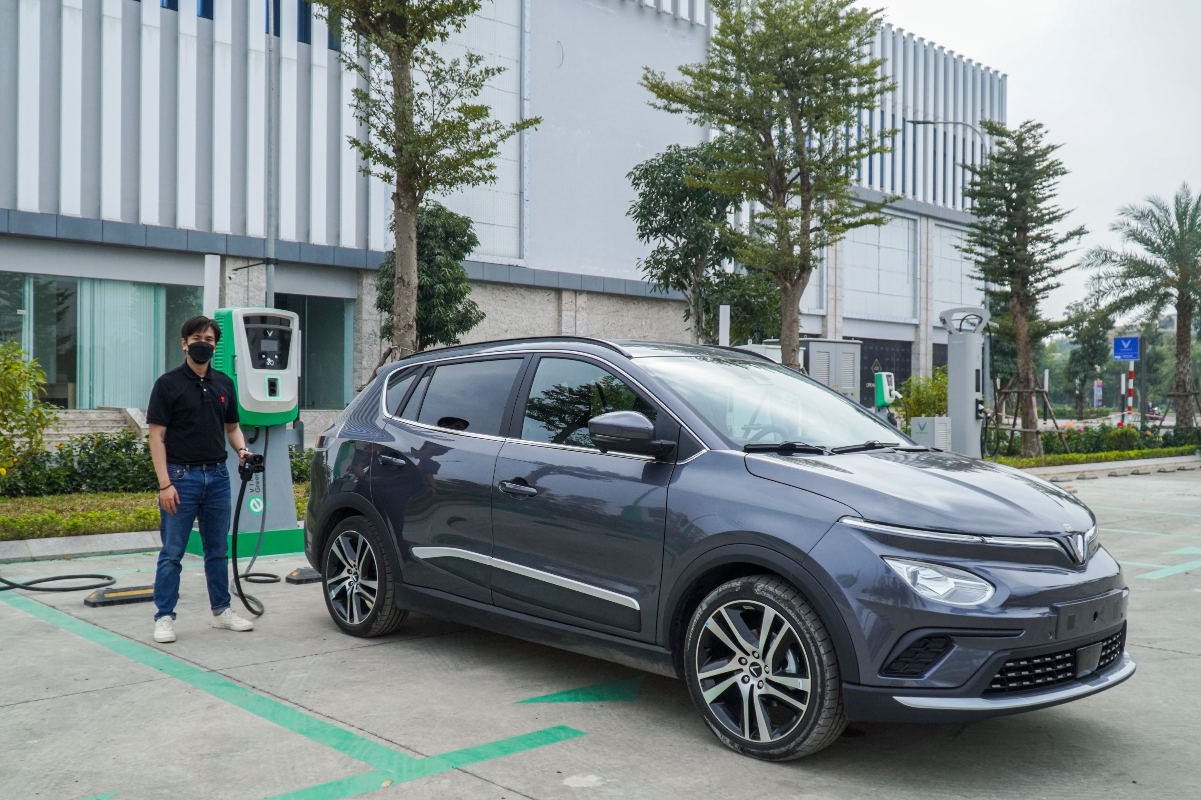 Le phi truoc ba cho oto dien la 0% tu 1/3 hinh anh