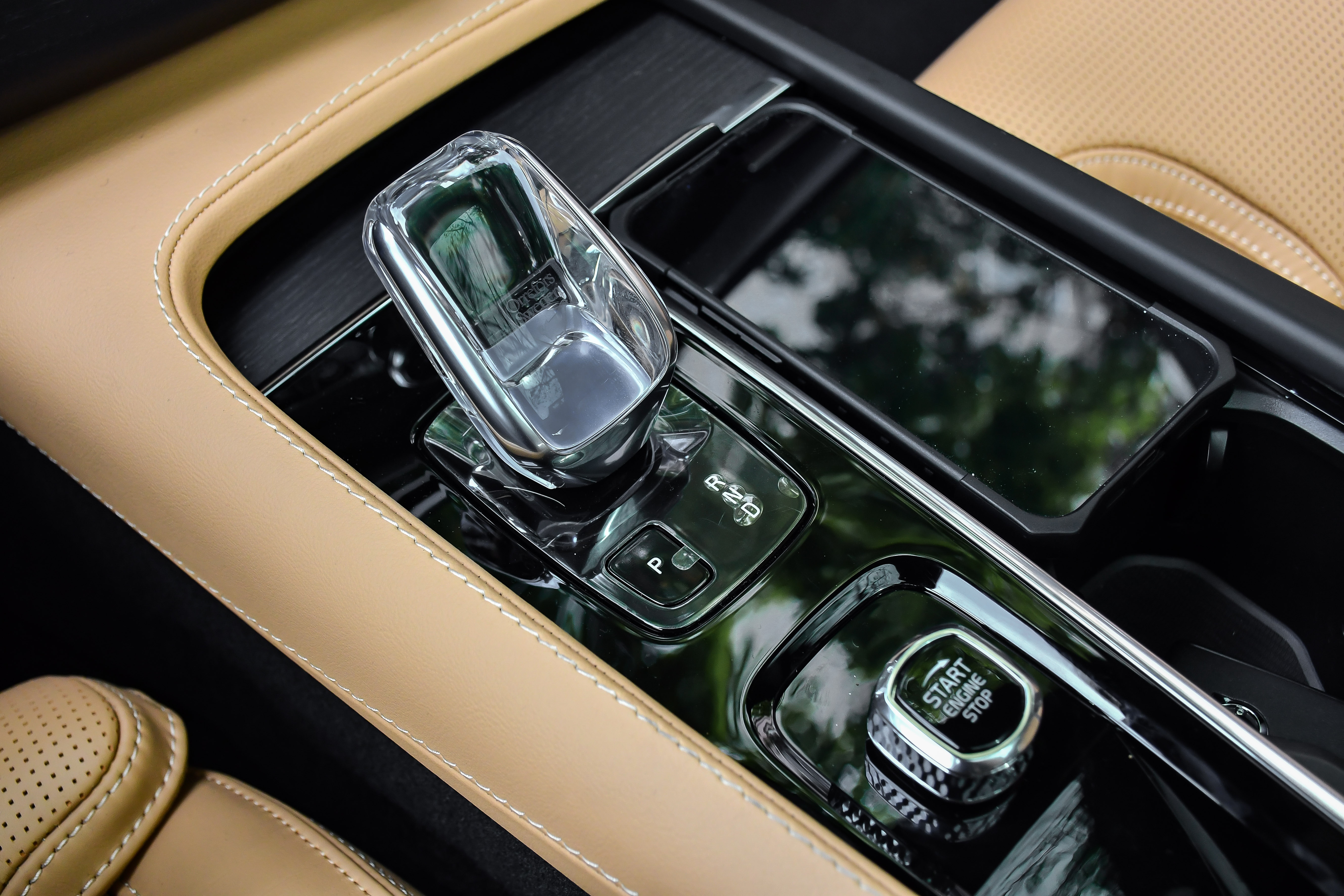 Volvo XC90 T8 Recharge anh 19