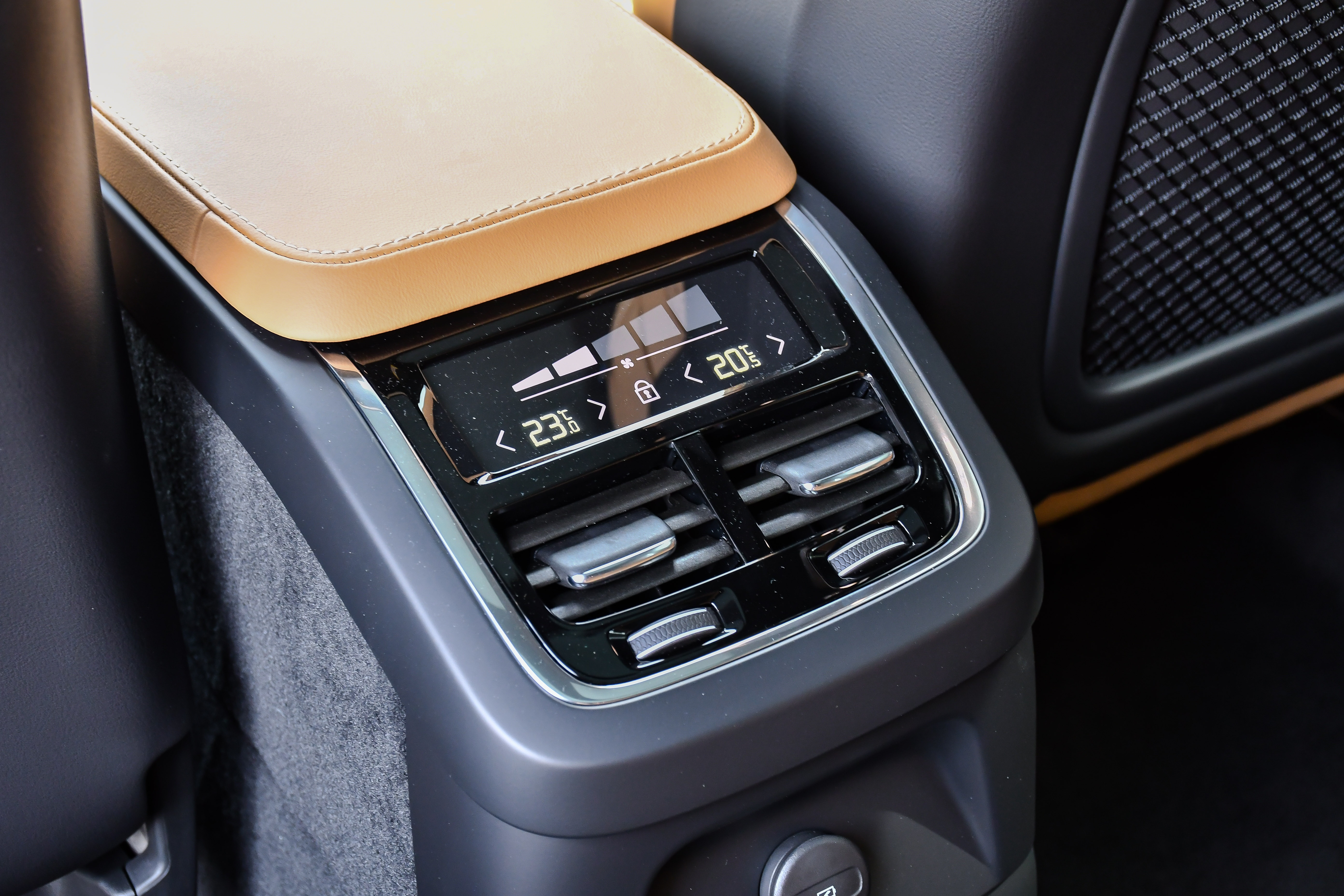 Volvo XC90 T8 Recharge anh 21