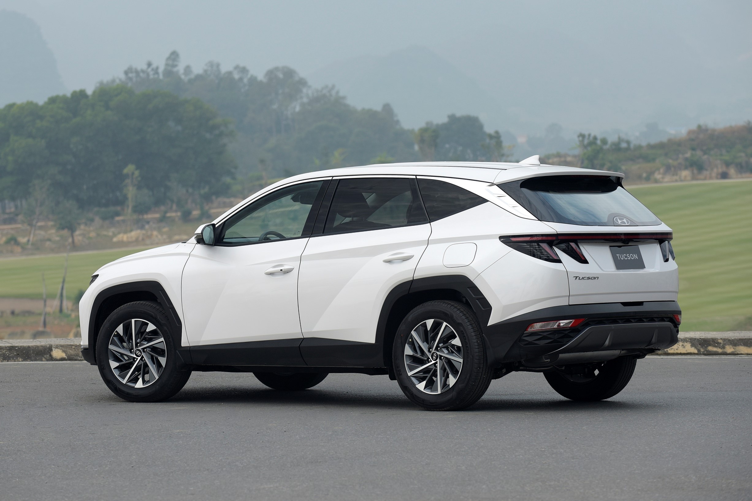 Chon Hyundai Tucson hay Mazda CX-5 anh 4