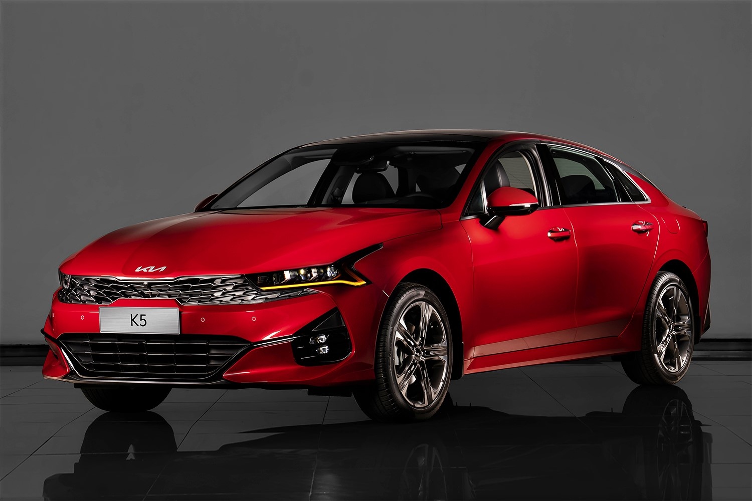 Sedan hạng D tầm 1 tỷ đồng ảnh 2 Sedan hang D tam 1 ty dong anh 2