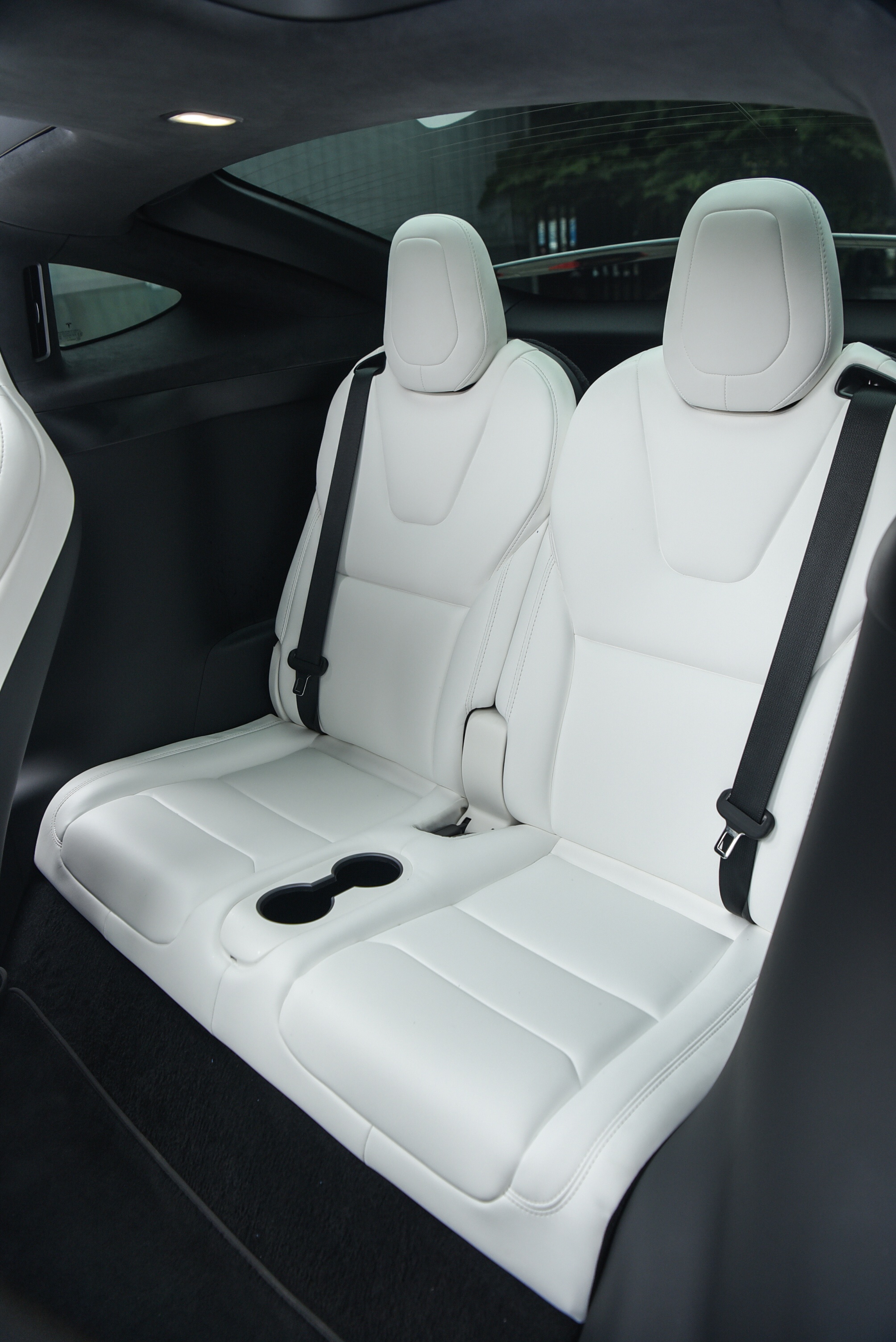 Tesla Model X anh 18