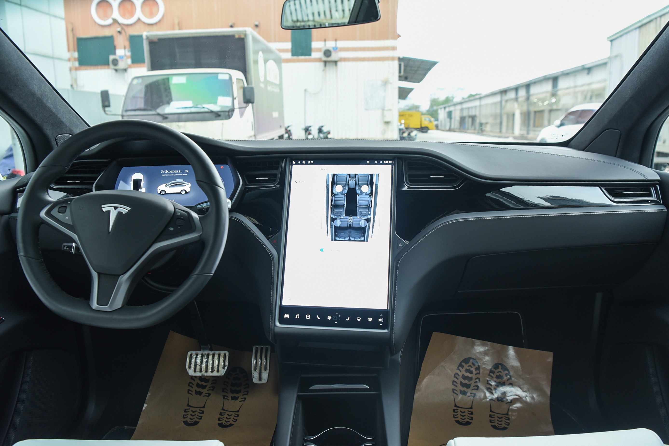 Tesla Model X anh 11