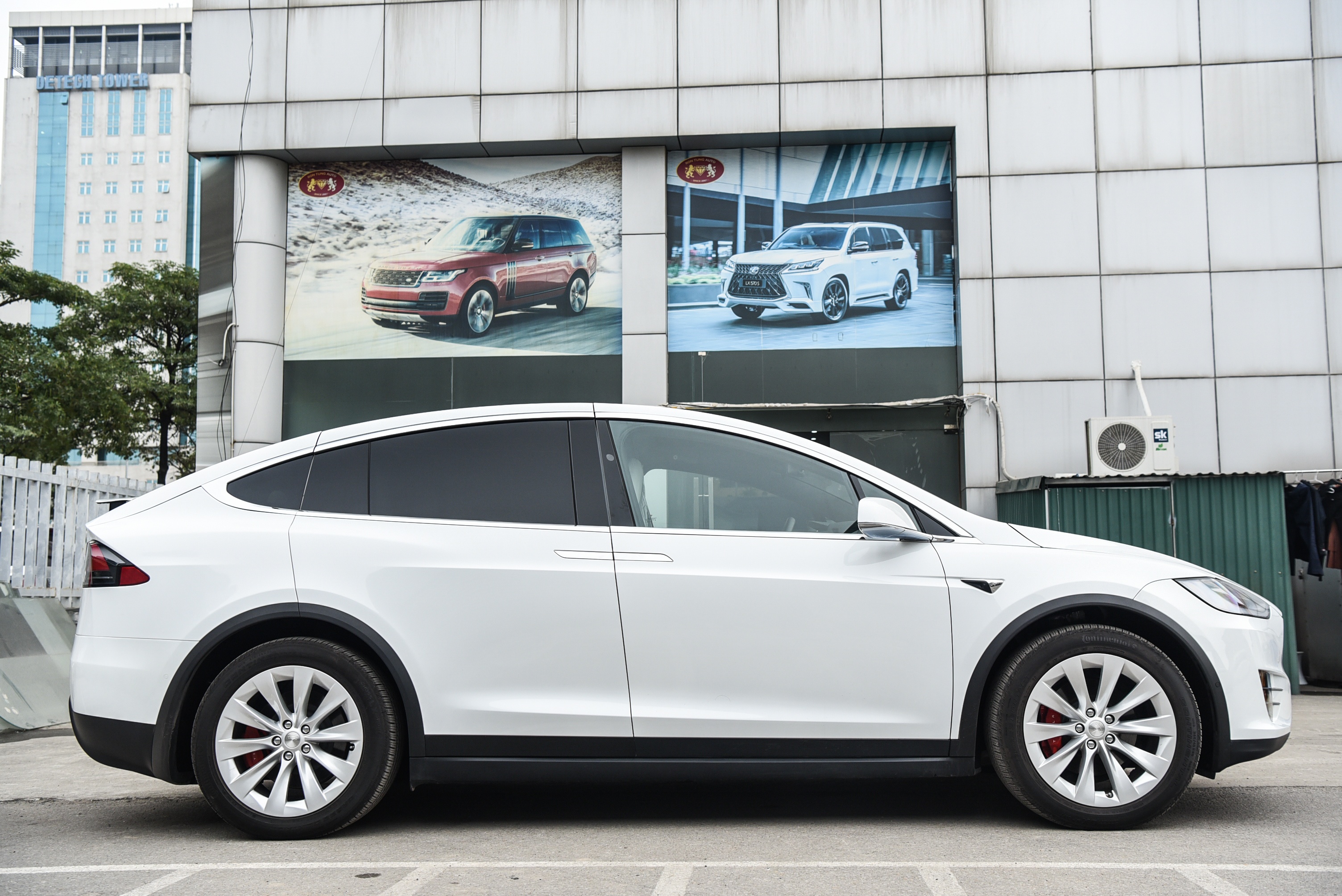 Tesla Model X anh 4