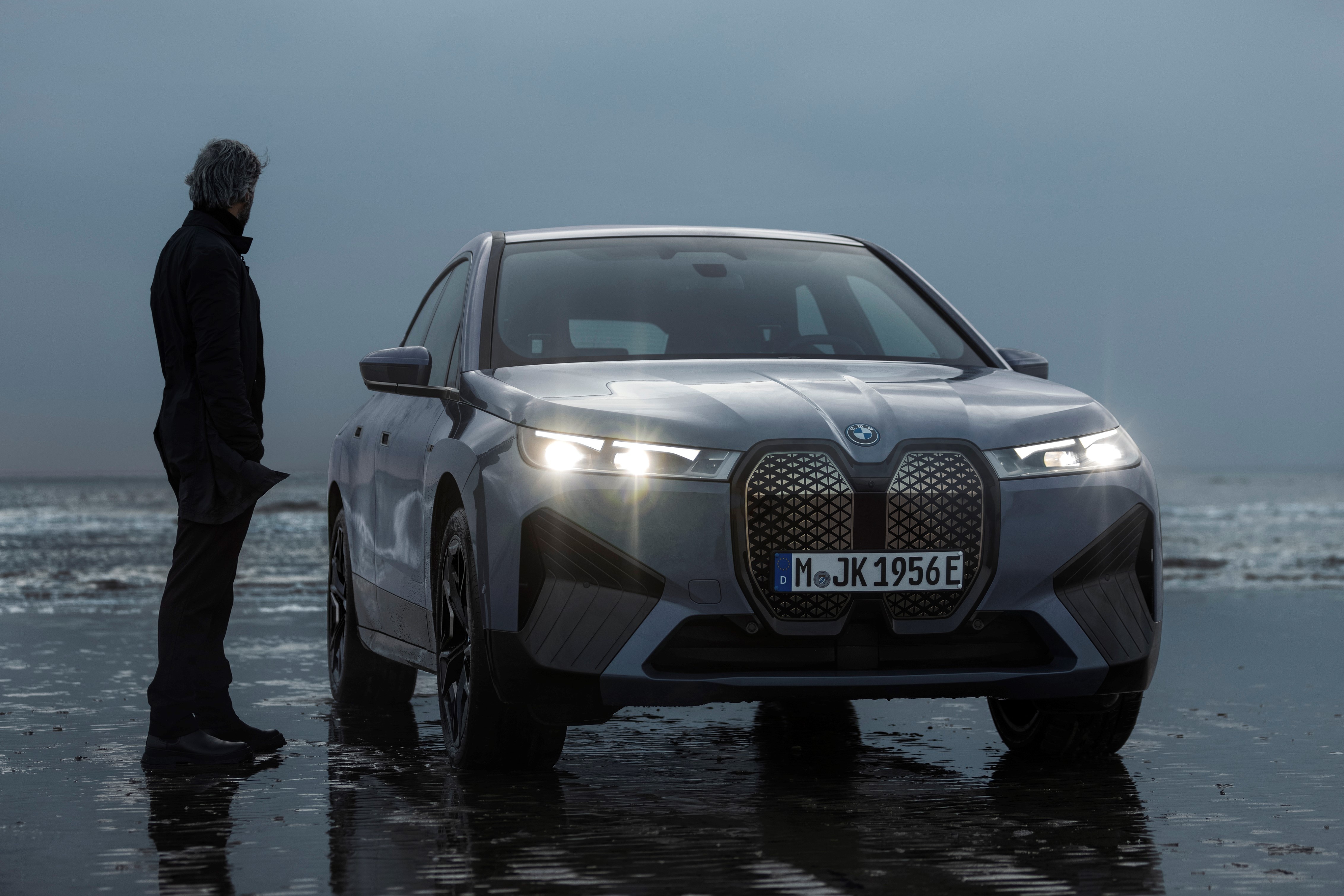 SUV dien hieu nang cao anh 8