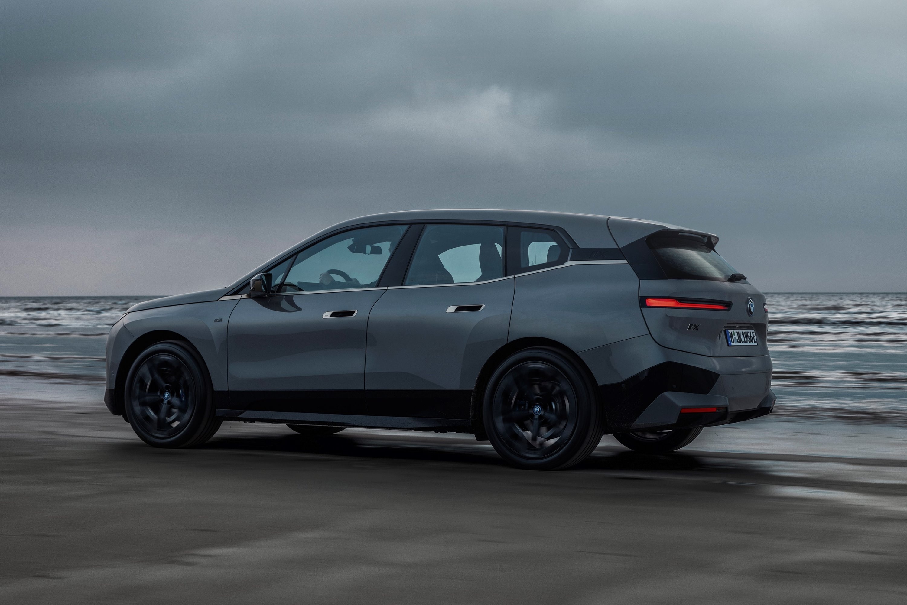 SUV dien hieu nang cao anh 5