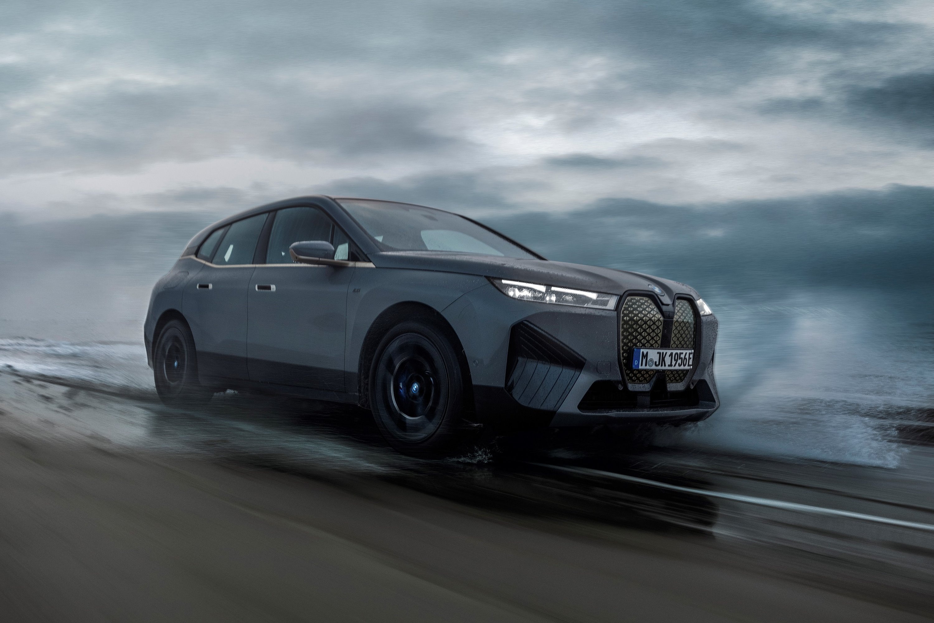 SUV dien hieu nang cao anh 4