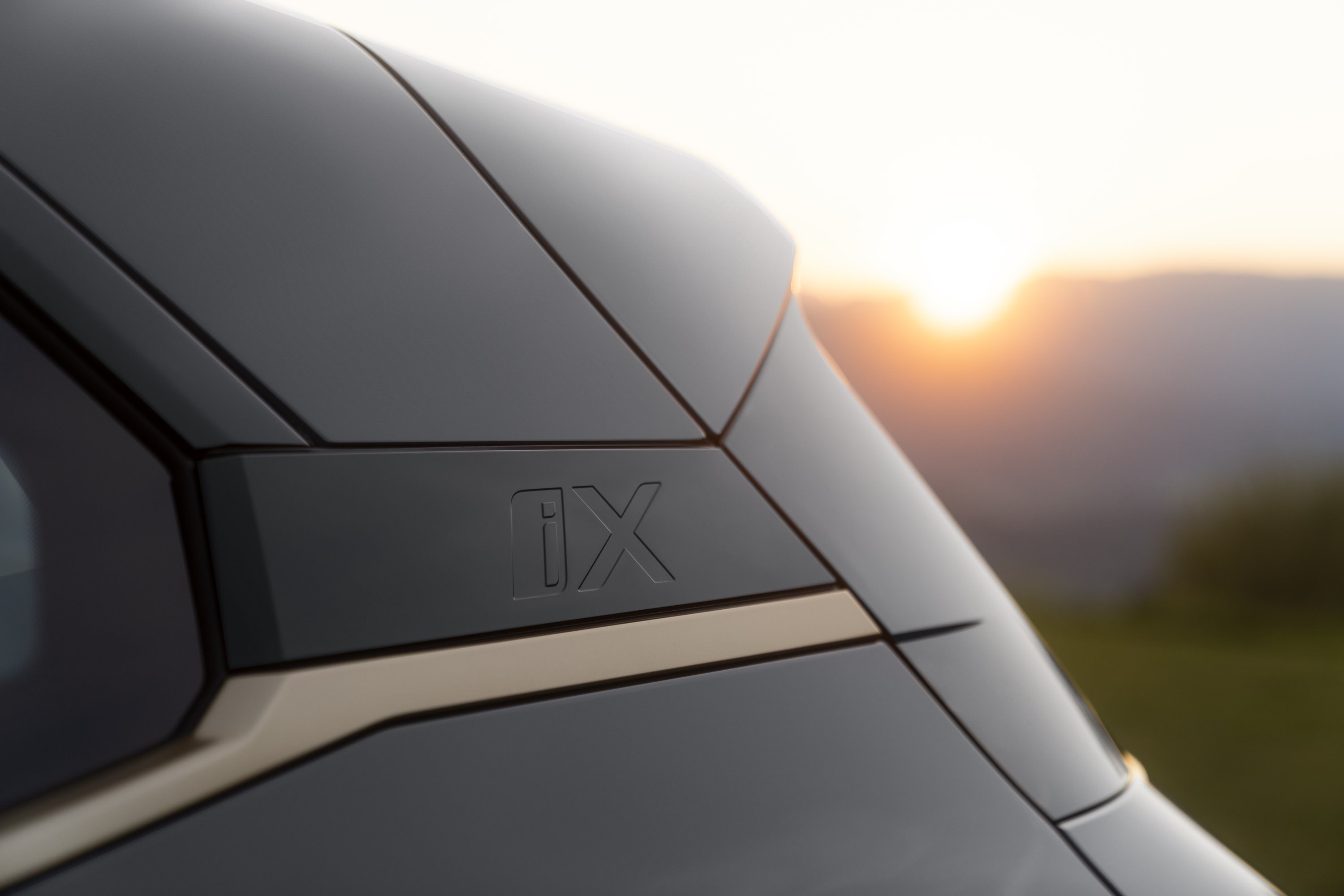 SUV dien hieu nang cao anh 10